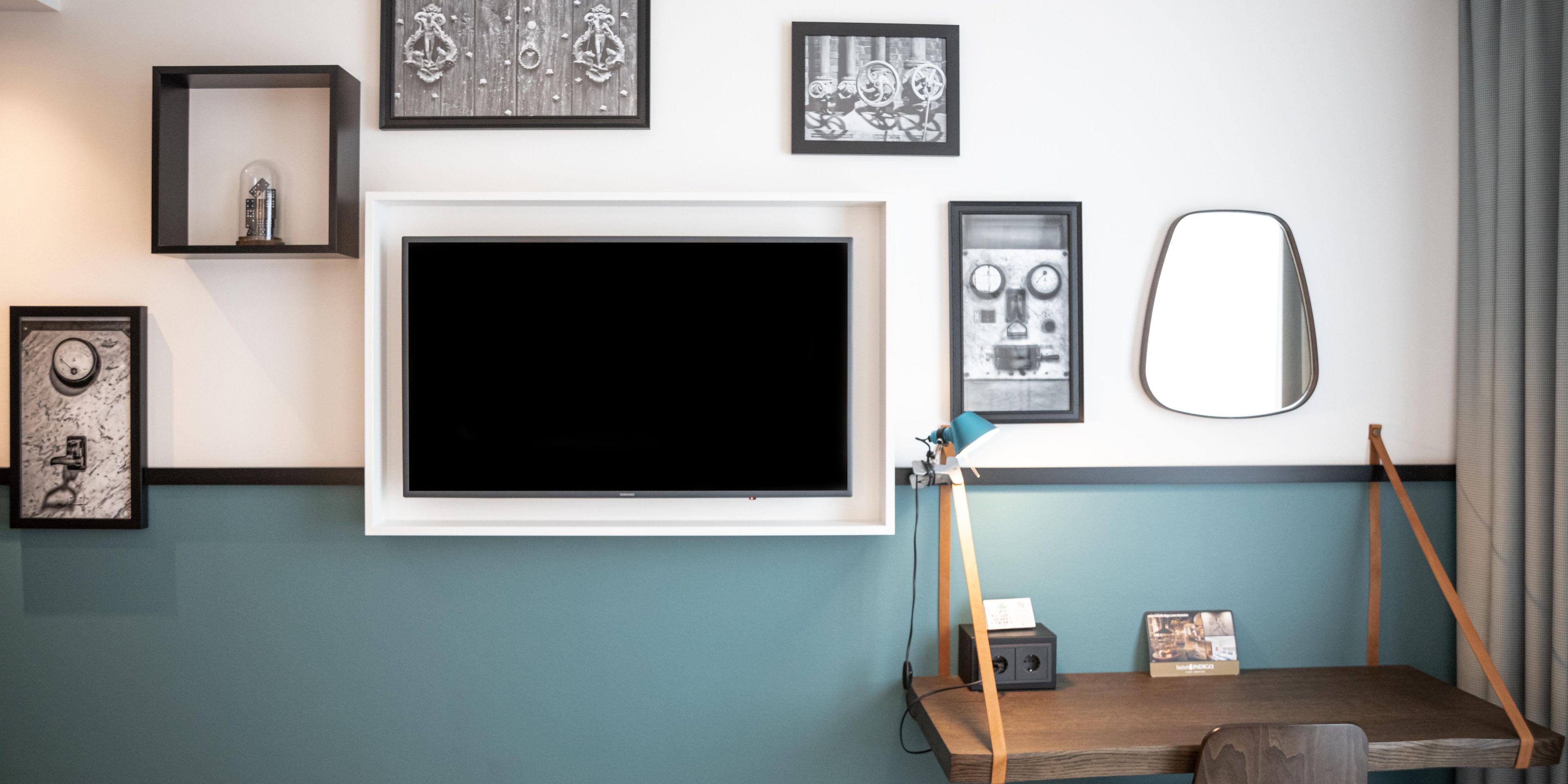 Picture Wall and Desk