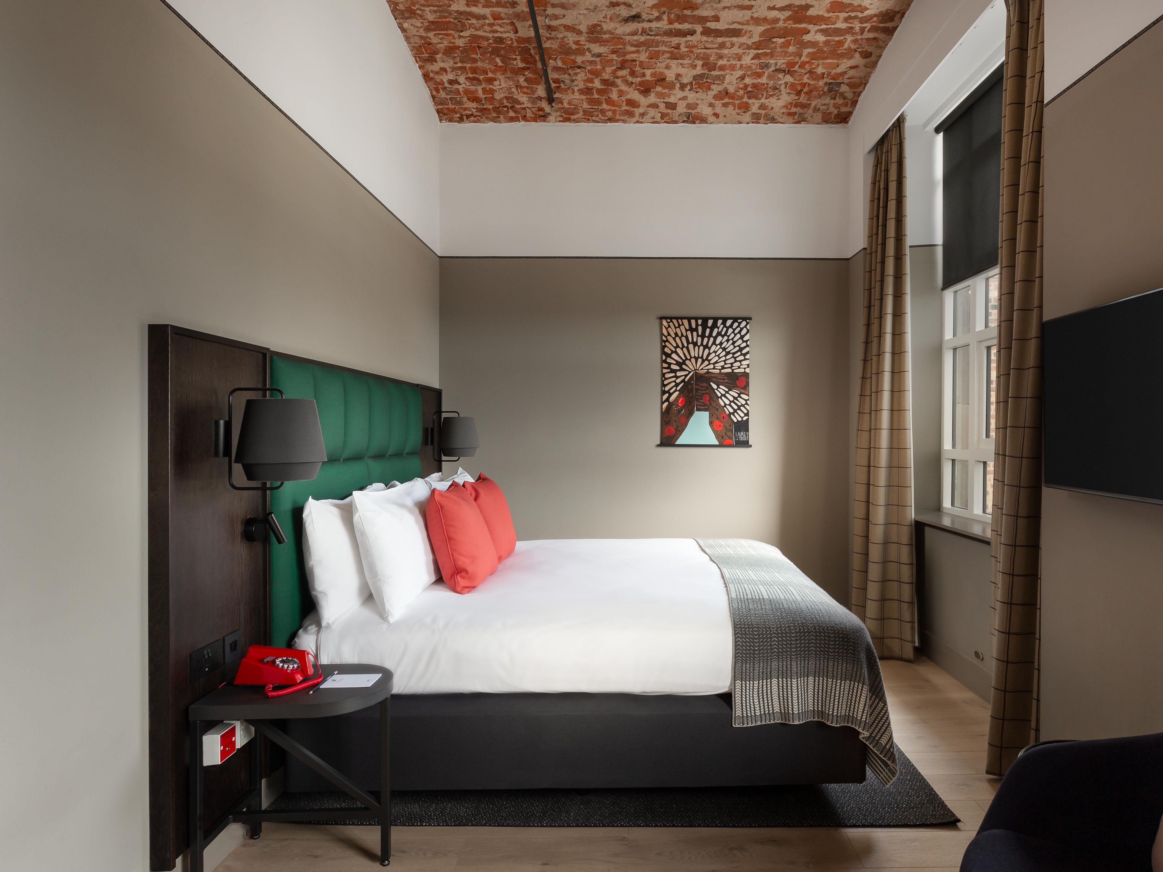 Queen Bed Guest Room