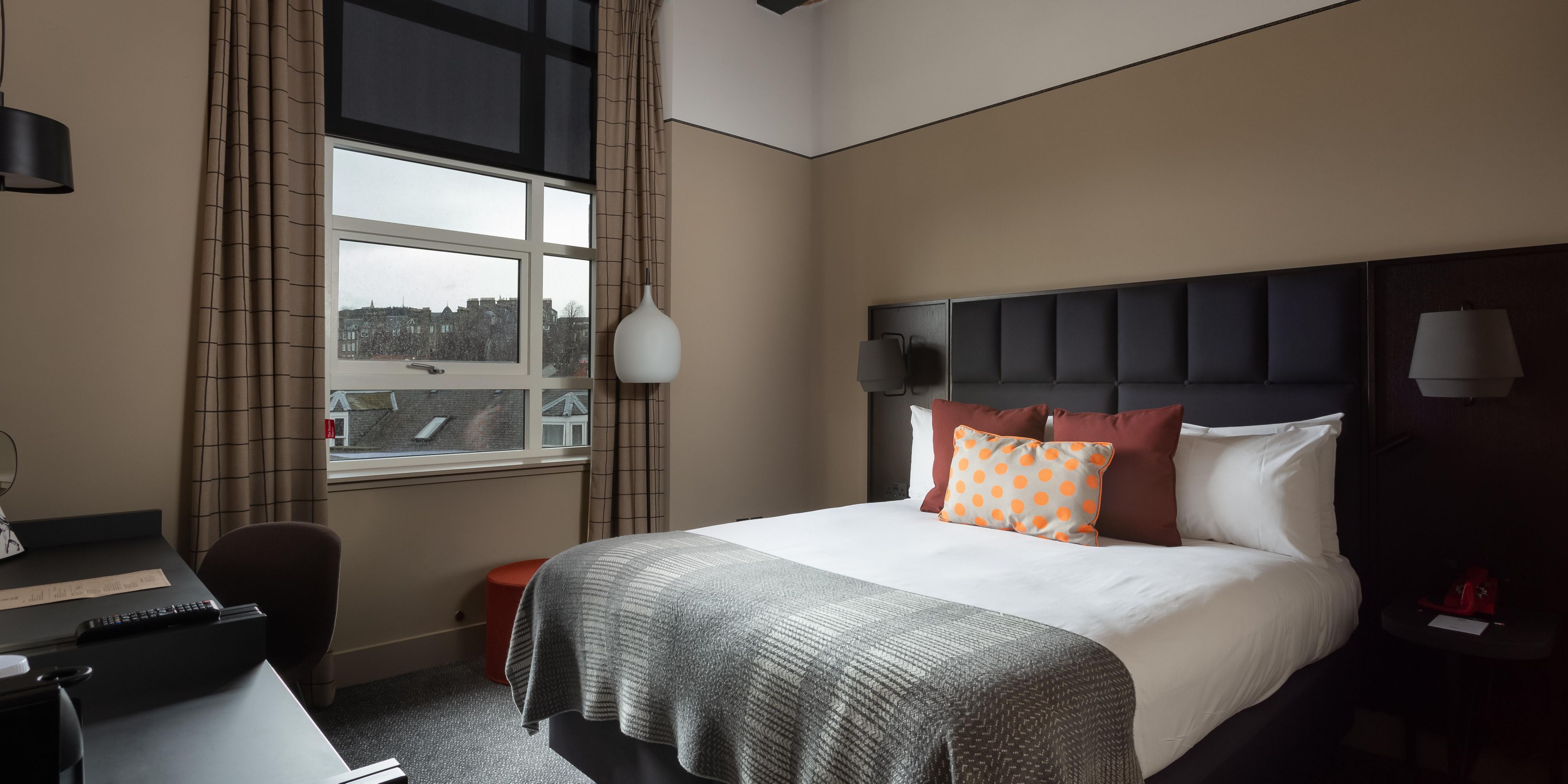 Standard Queen Room 