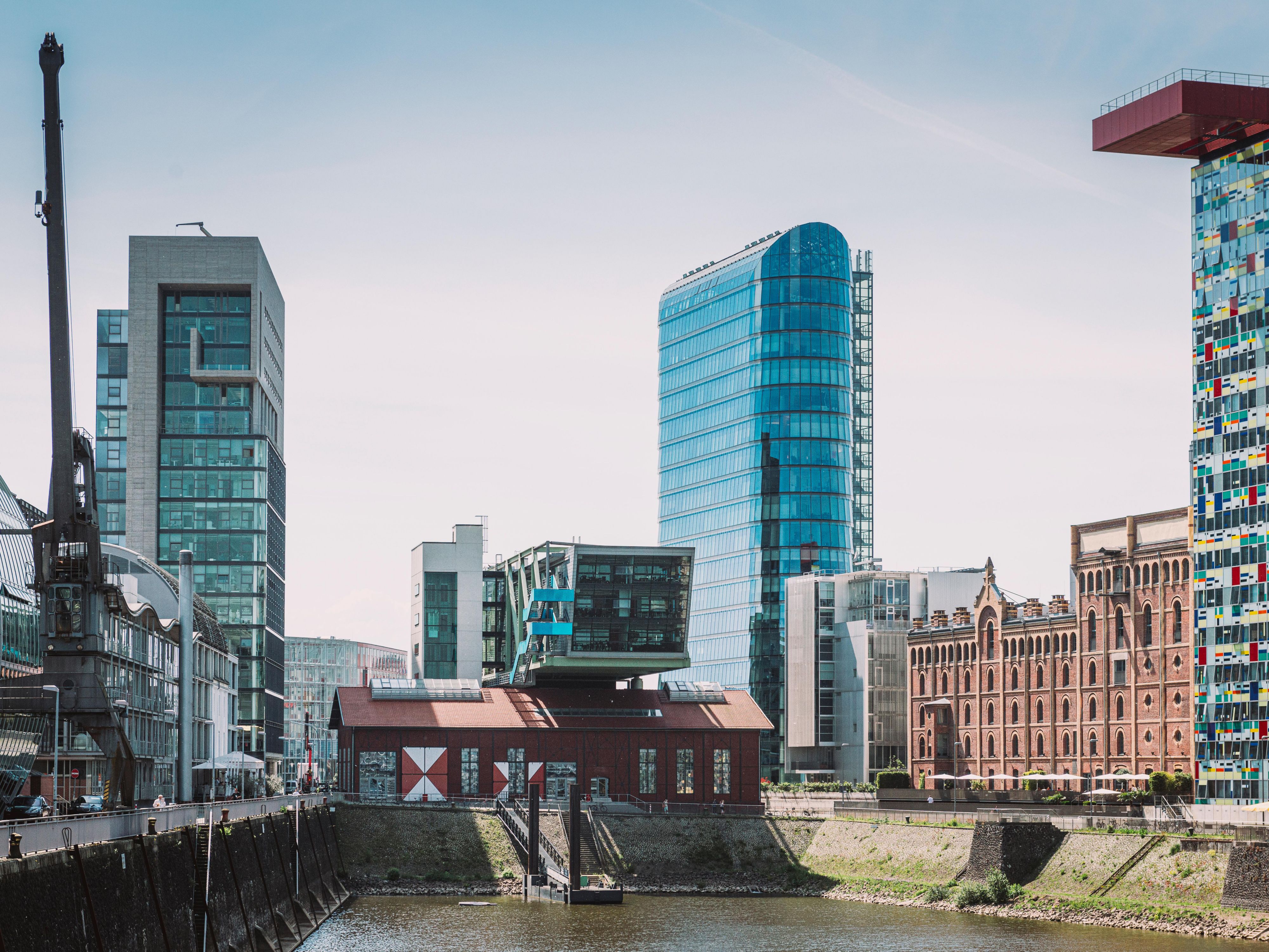 Urban Art Künstler verbinden klassische Kunstrichtungen mit Pop, Punk, Grafitti oder Street Art und reflektieren die Gedanken und Stimmungen der heutigen Zeit.