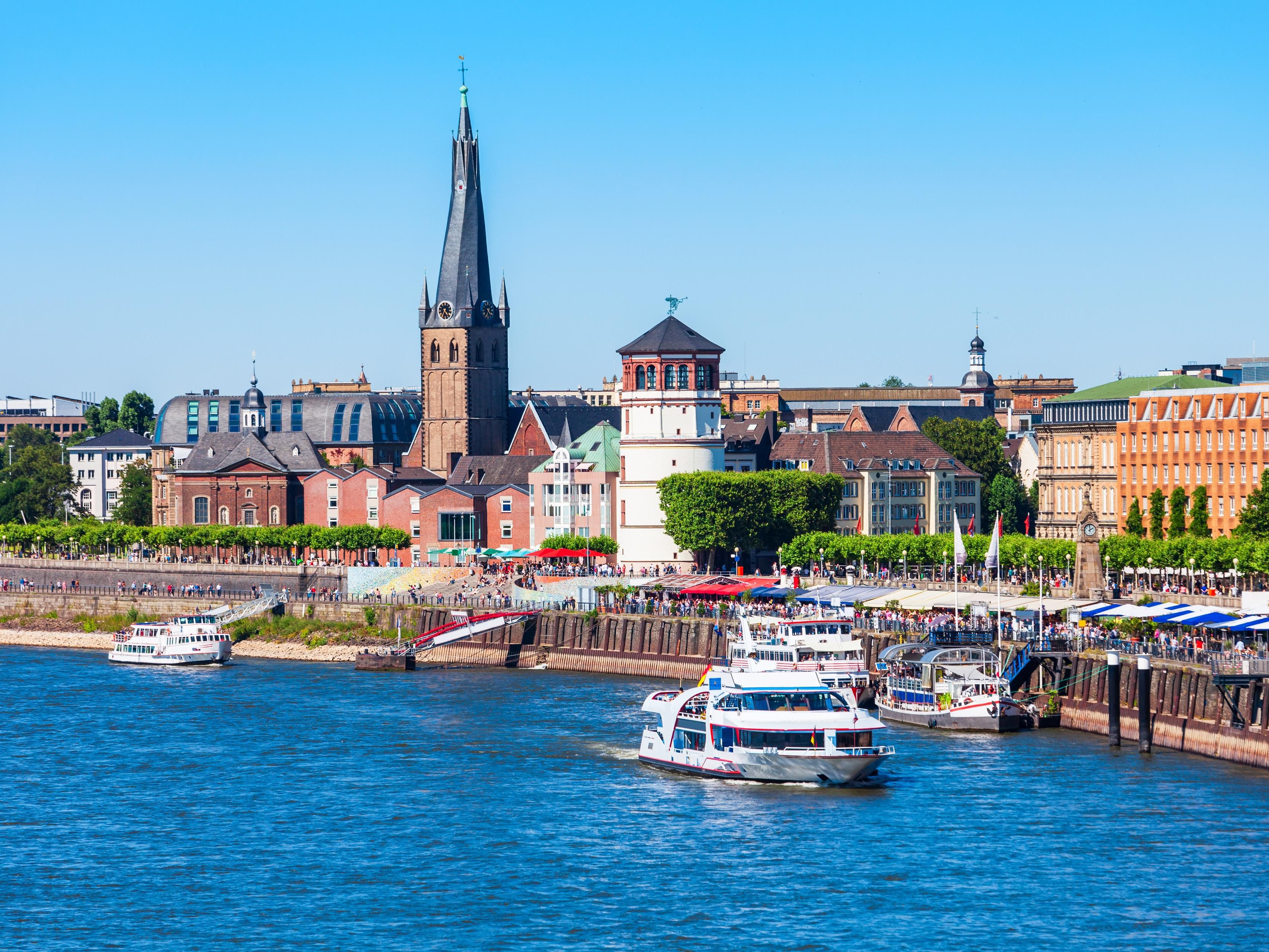 Book your perfect Christmas weekend in Duesseldorf. Start your day with a local breakfast at the hotel. Then visit the Christmas markets in Duesseldorf. Then head back to the hotel to warm up with a hot drink.