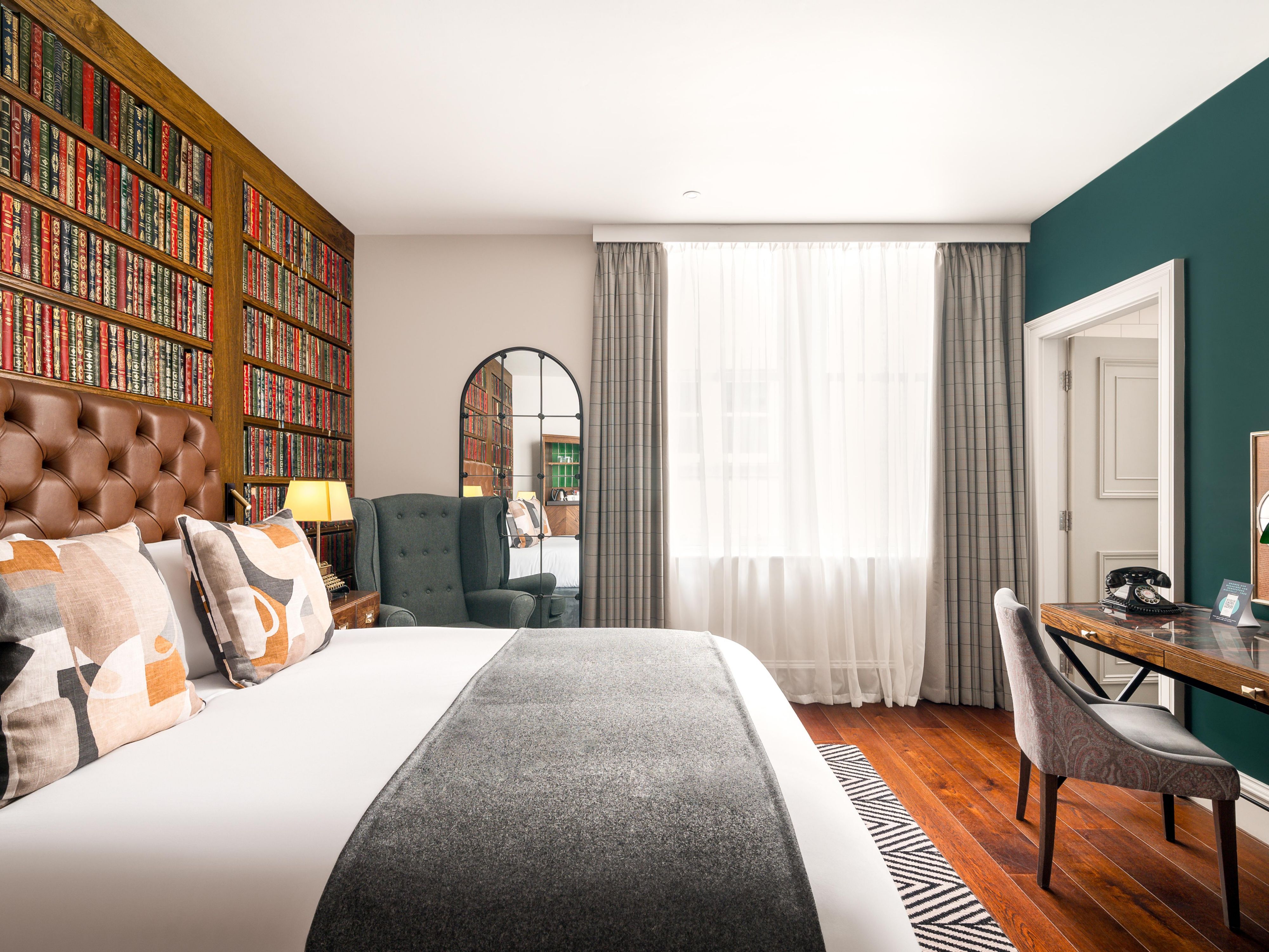 Queen Bed Room