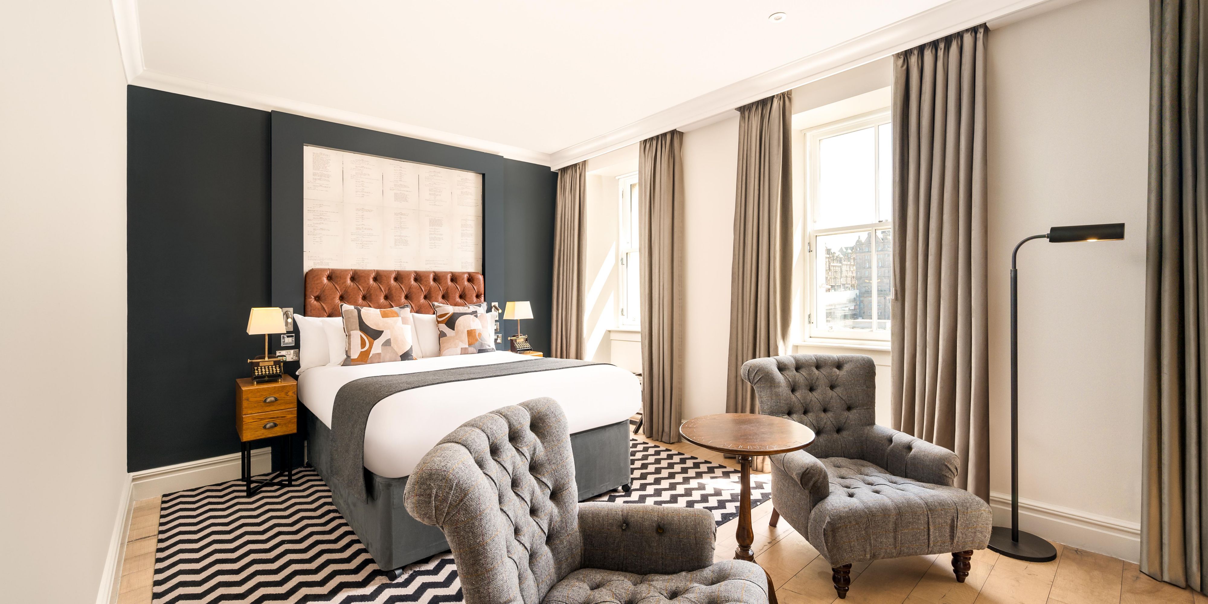 Queen Bed Suite City View
