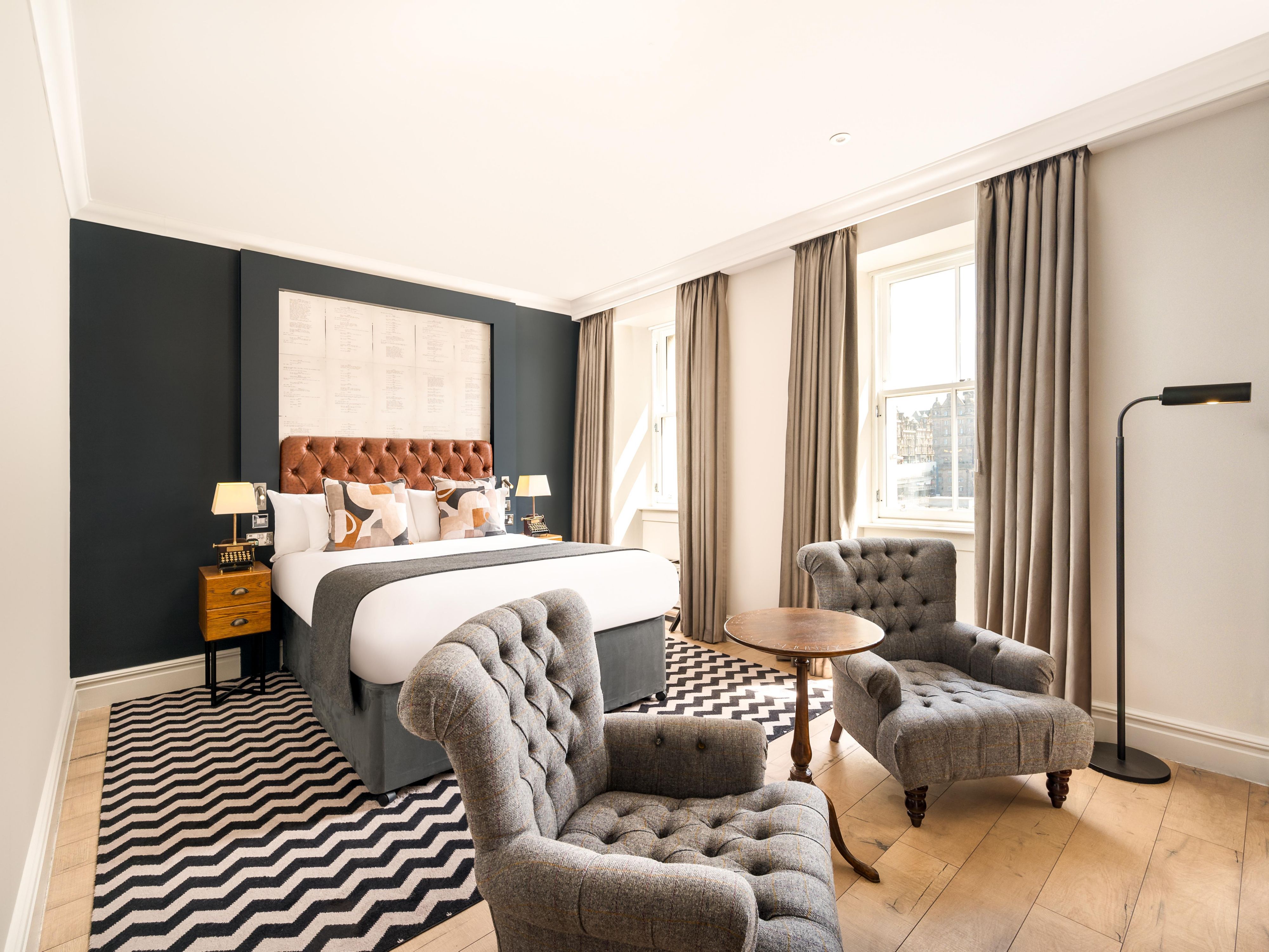 Queen Bed Suite City View