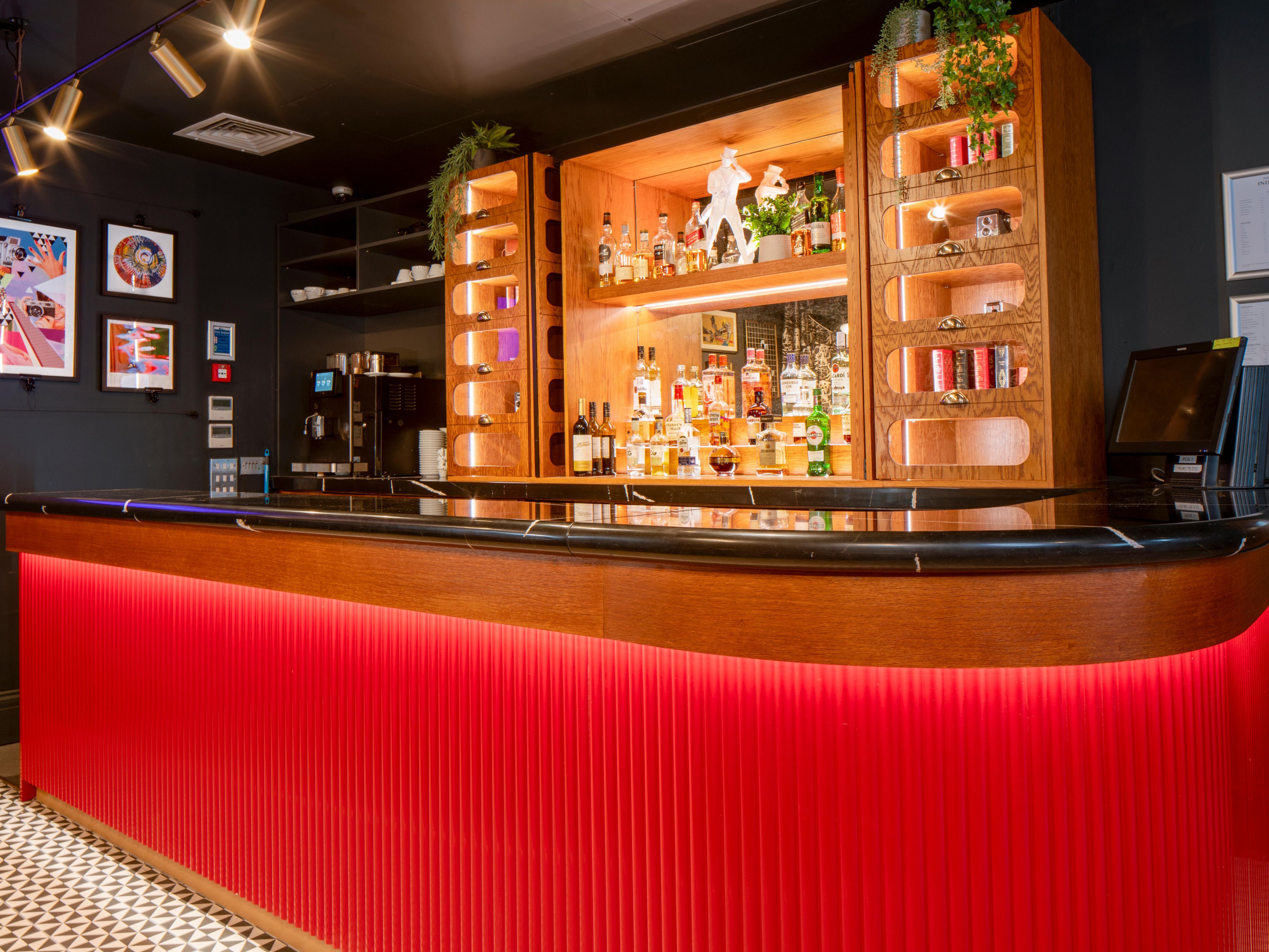 Bar & Lounge