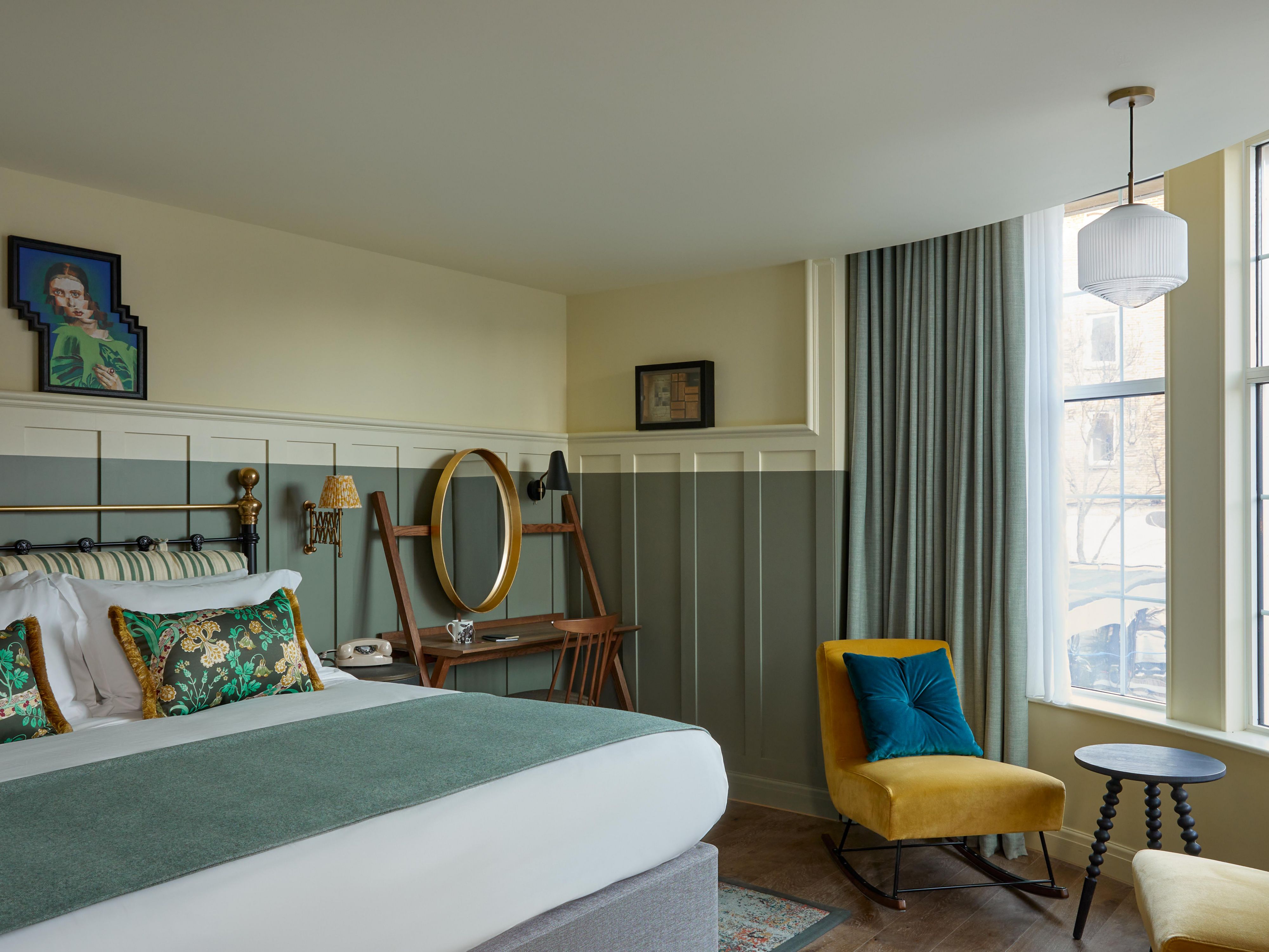 Super King Suite with Feature Bath in room, additional living area