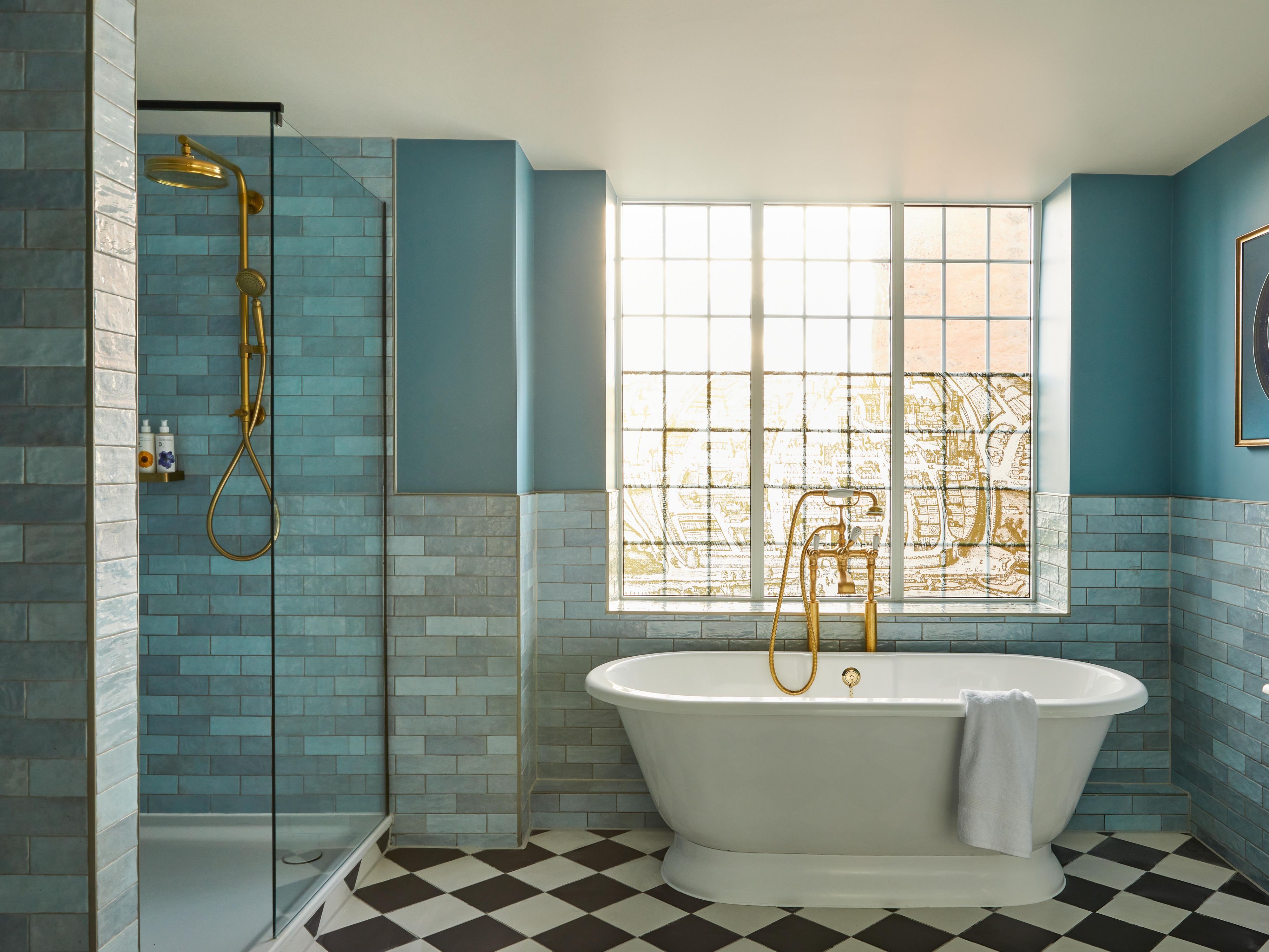 Sumptuous Roll Top Bath