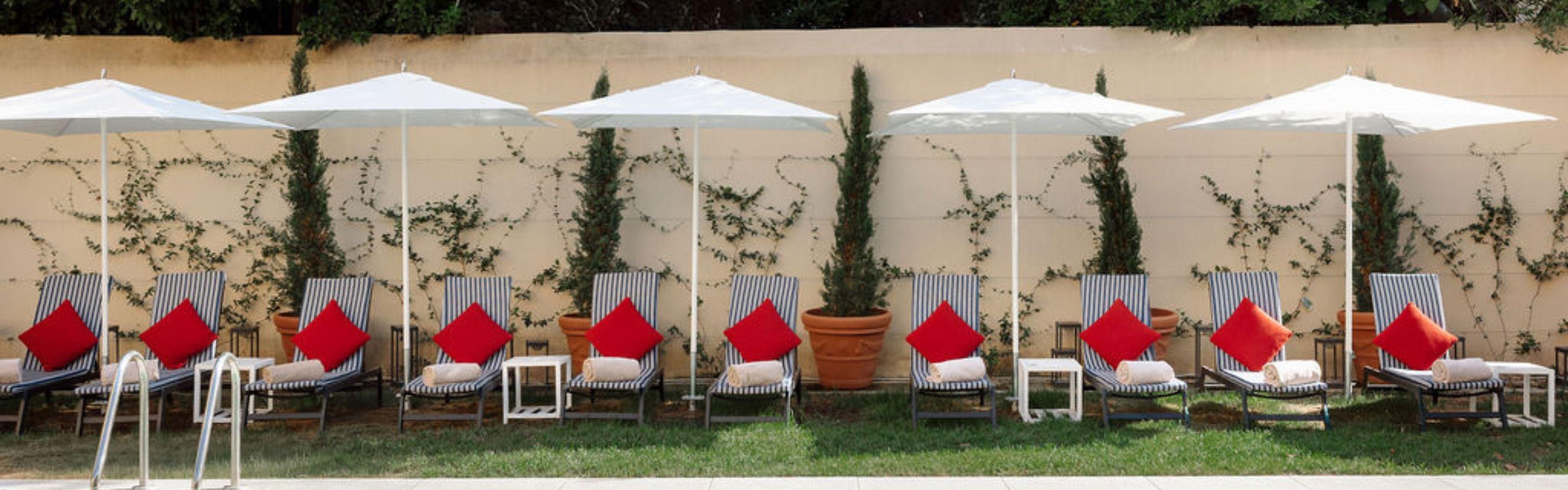 $hotelInfo.mediaDetails.welcomePhotos.primaryPhoto.caption}