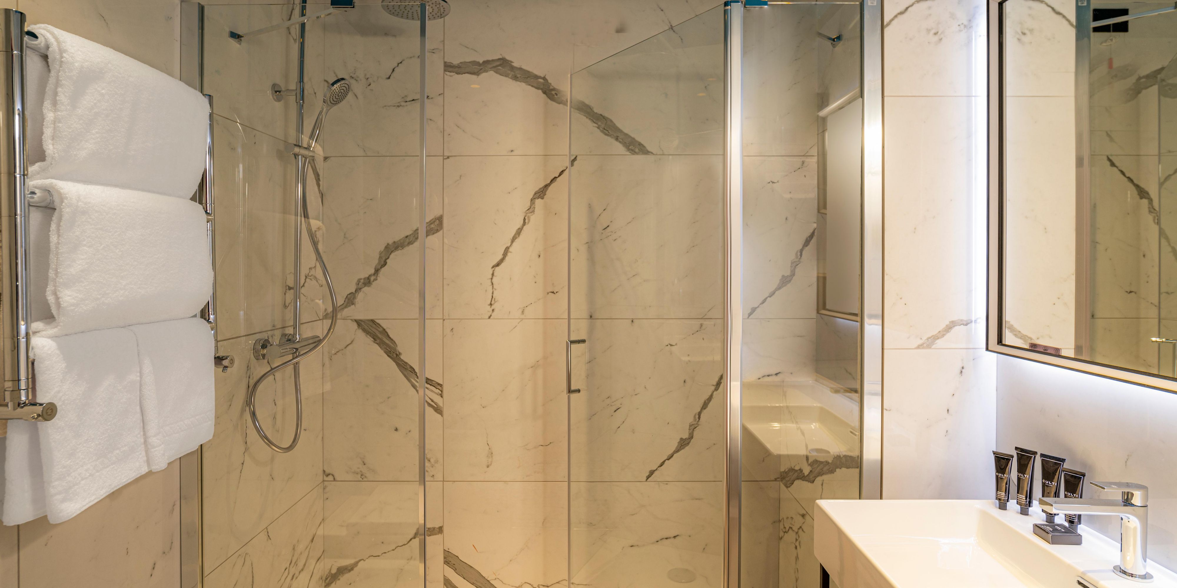 Premium bathroom, blending comfort and elegance for a perfect stay