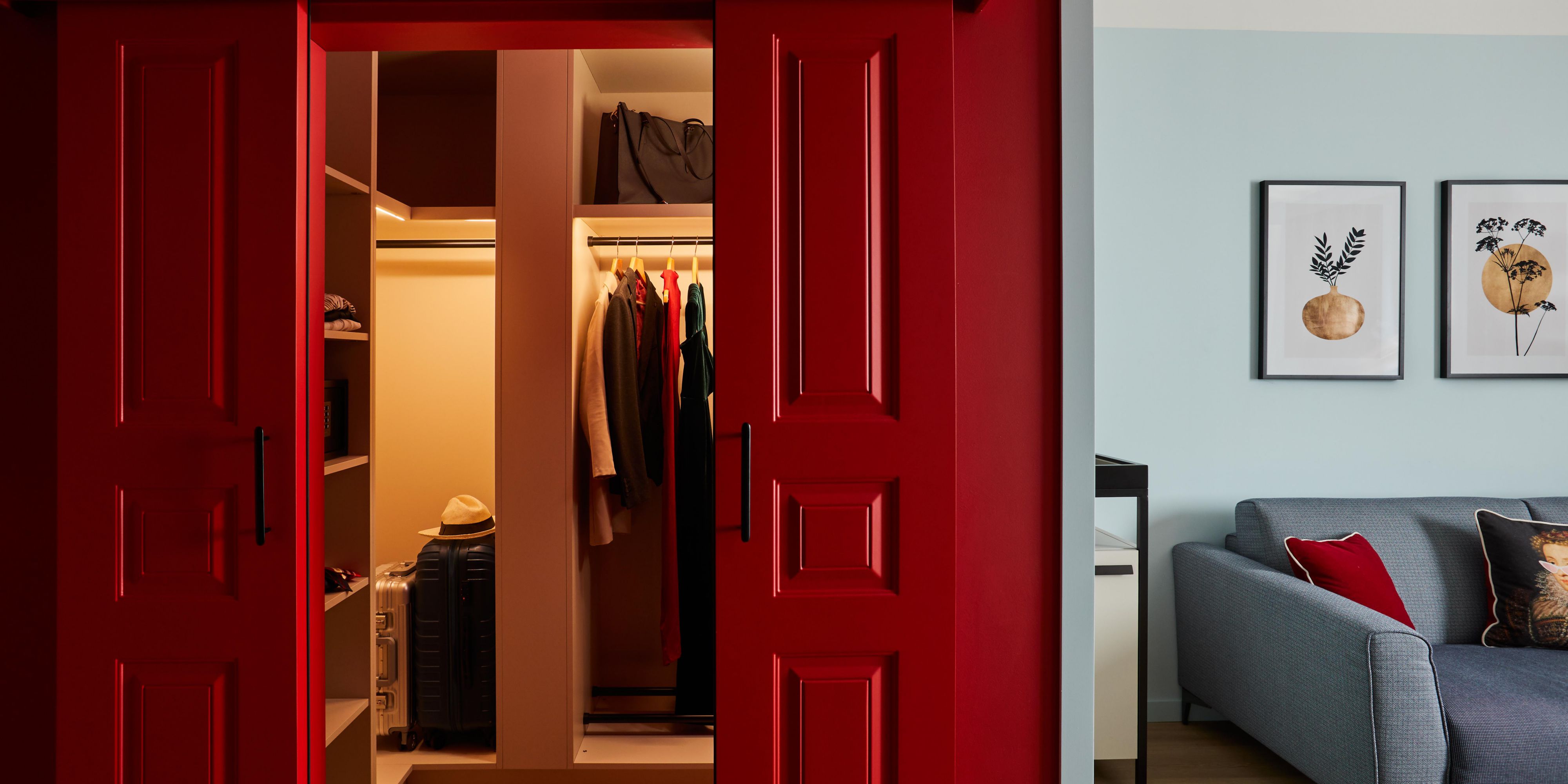 Relax in guest rooms inspired by Florentine style