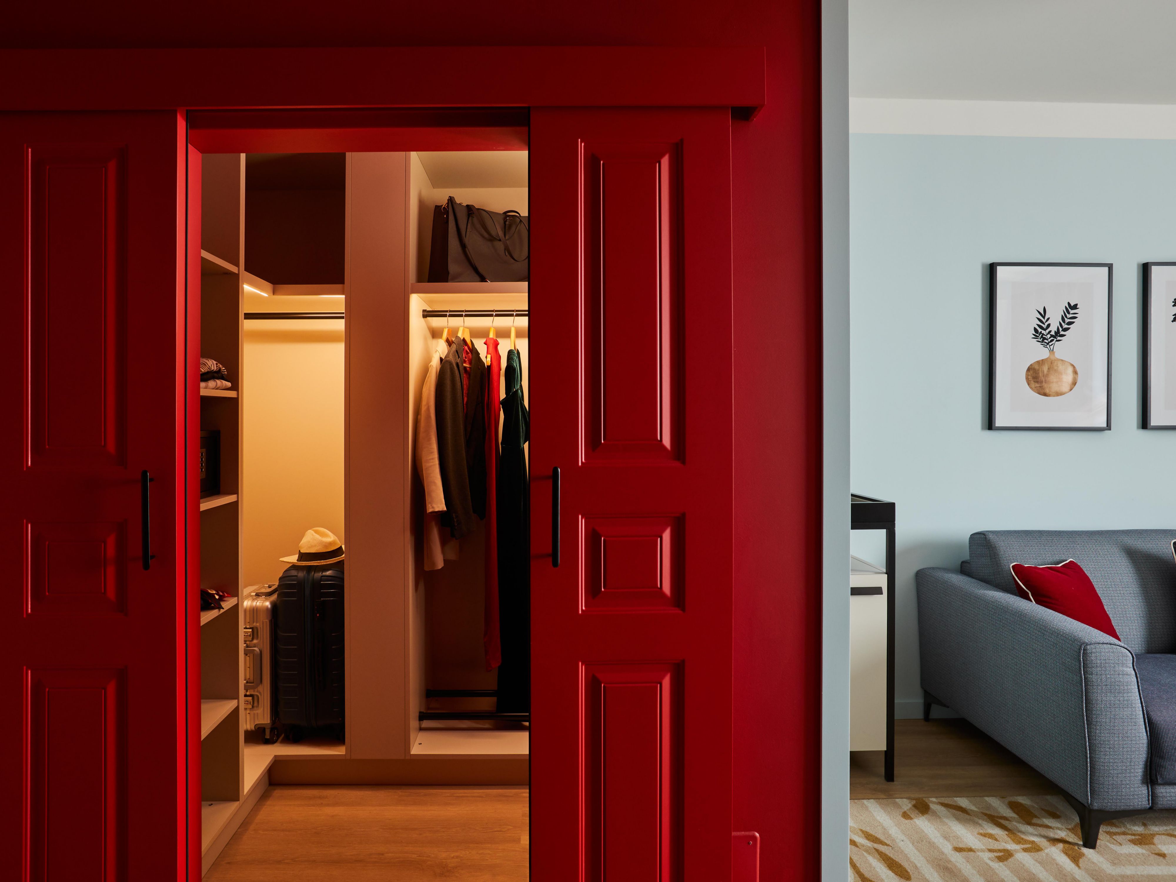 Relax in guest rooms inspired by Florentine style