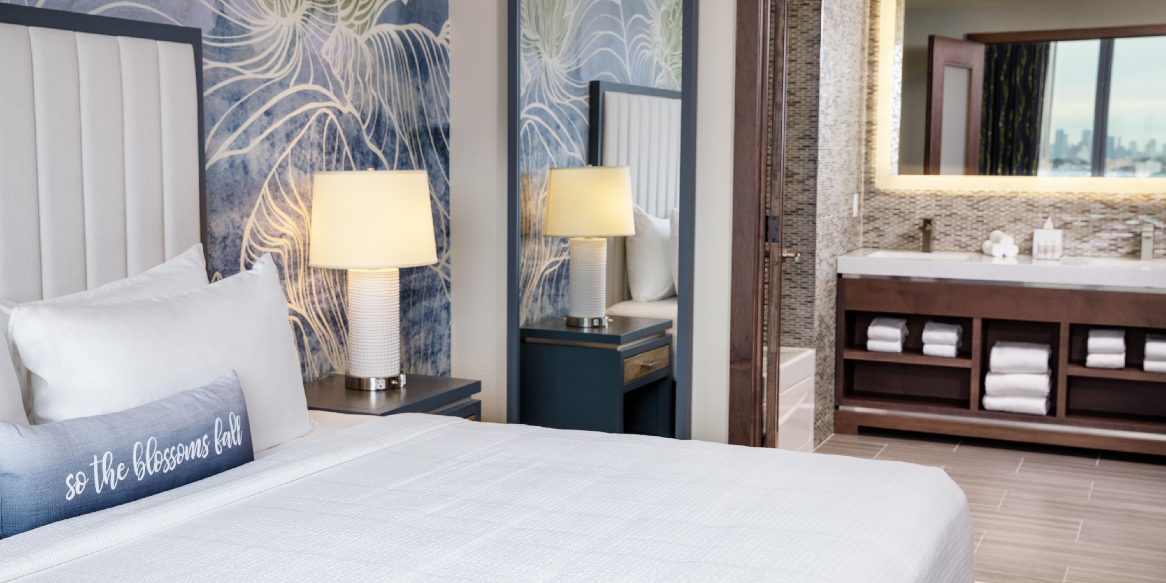 Suite - Bathtub - Terrace - Manhattan View - LGA - Citified