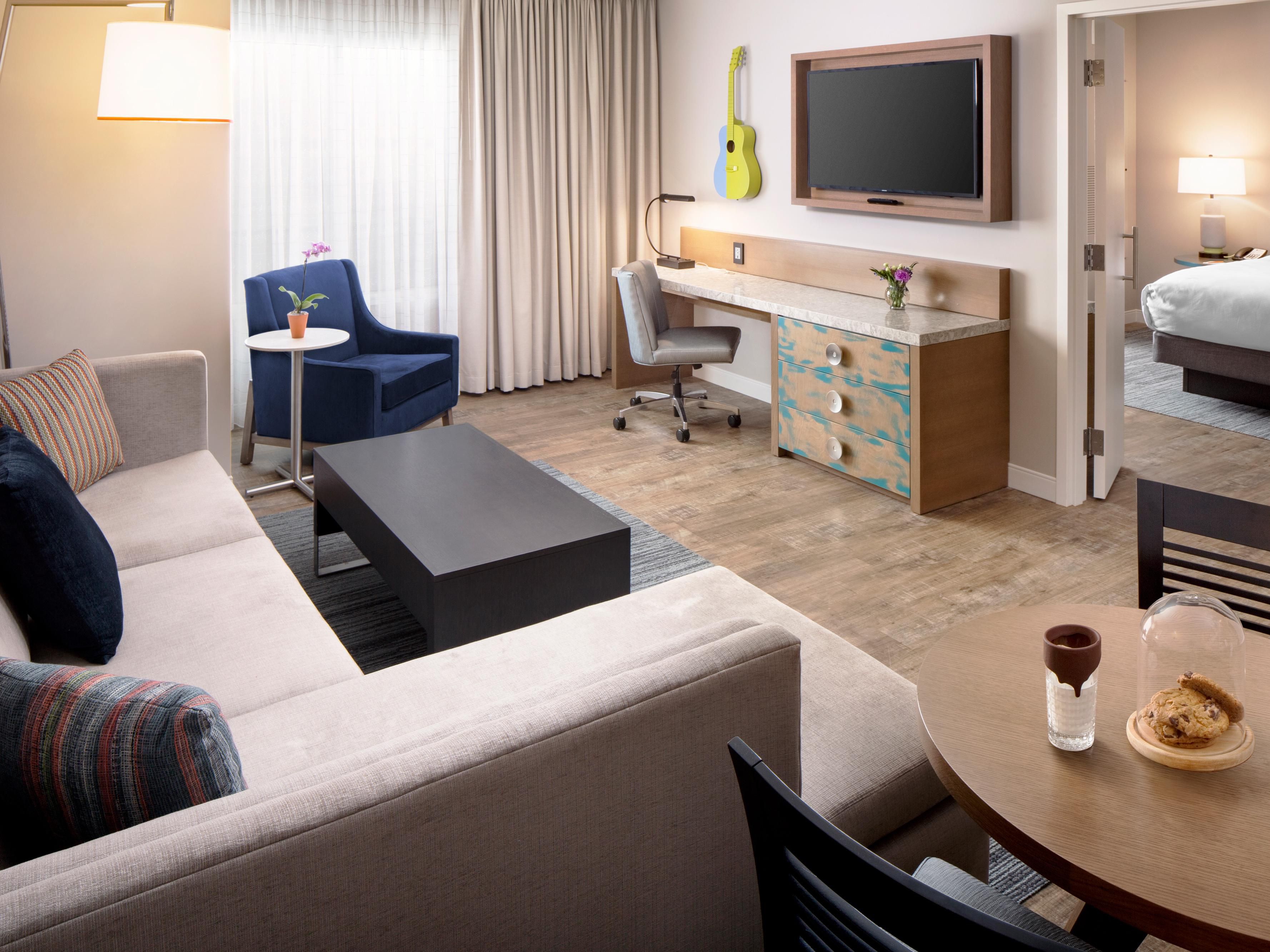 Spacious, luxurious one bedroom suite with pull out sofa