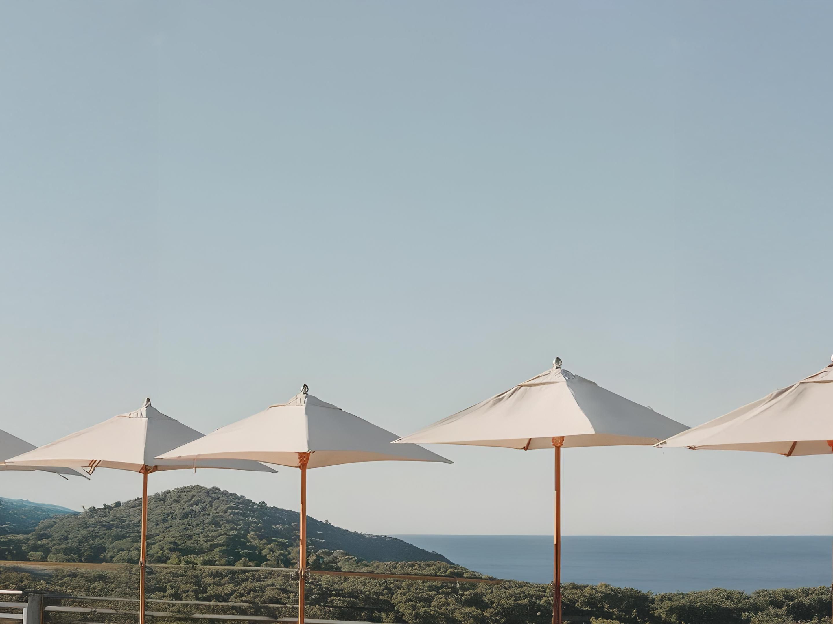 Located in front of the Mediterranean, Hotel Indigo Gandía Beach enjoys a privileged position next to the beach. A strategic location to explore the coast, the Grau and the cultural charms of the neighbourhood.
