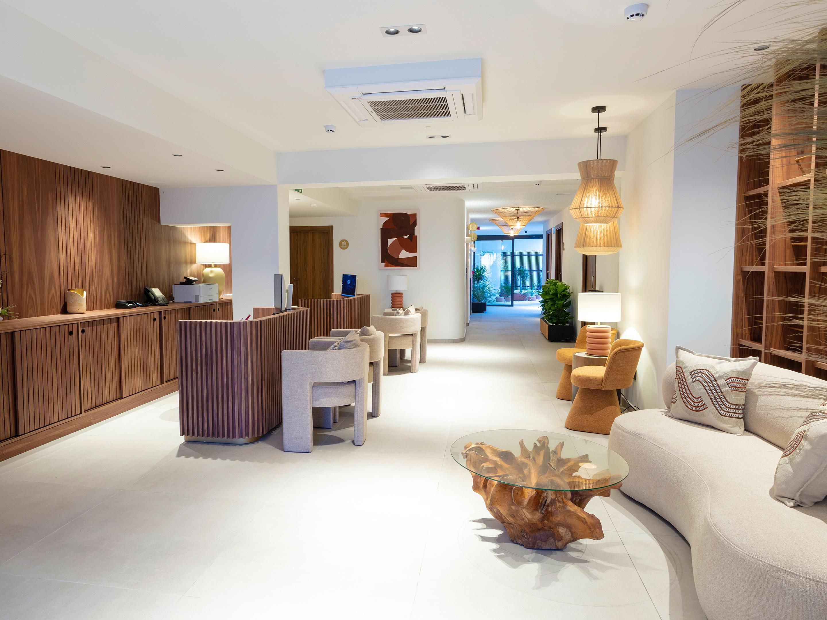 To contact reception at Hotel Indigo Gandia Beach dial 9 or dial 704. To contact the restaurant dial 713. To contact the Pool Bar dial 712. If you prefer, write to us on Whatsapp (+34) 680724274.