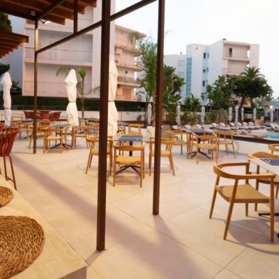 Bar and Lounge