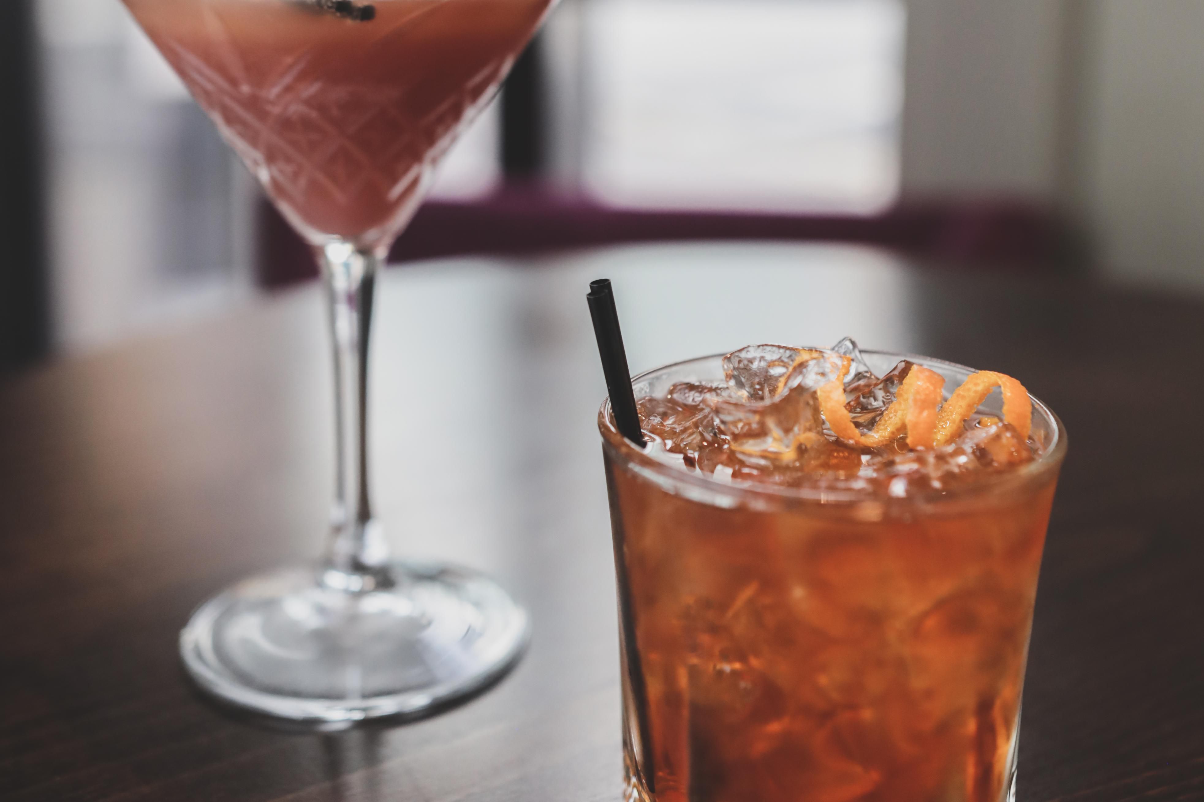 Enjoy Lunch, Afternoon tea or Dinner in our bar and kitchen. 
Our kitchen and lounge are open and looking forward to welcoming guests! Enjoy dinner, drinks or both seven days a week! 