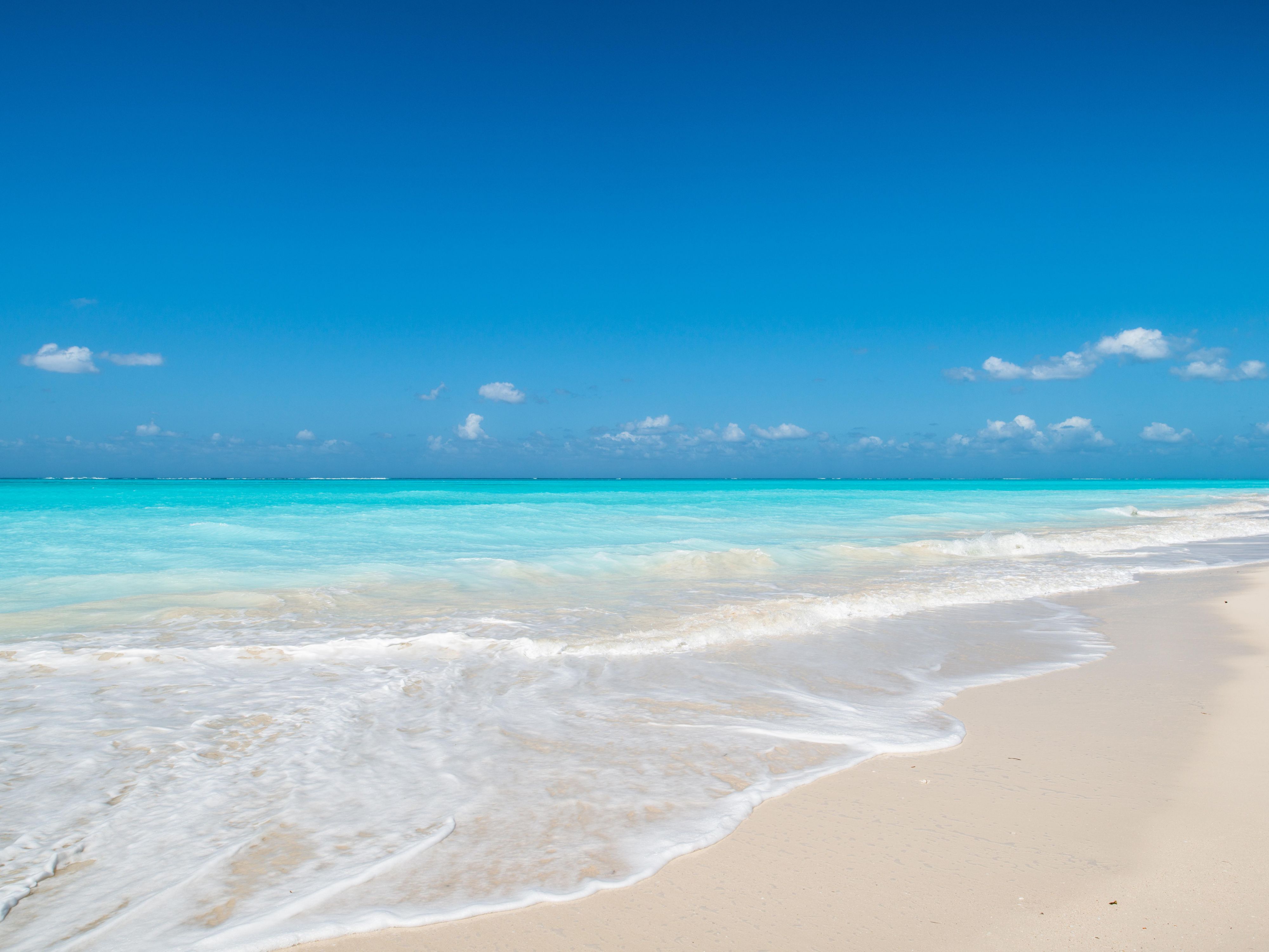 Hotel Indigo Turks & Caicos is conveniently located just 400 meters from Grace Bay Beach, one of the Caribbean’s most celebrated areas of natural beauty. With its soft white sand and crystal-clear turquoise water, Grace Bay is the perfect place to relax, swim, or enjoy a refreshing drink by the sea.