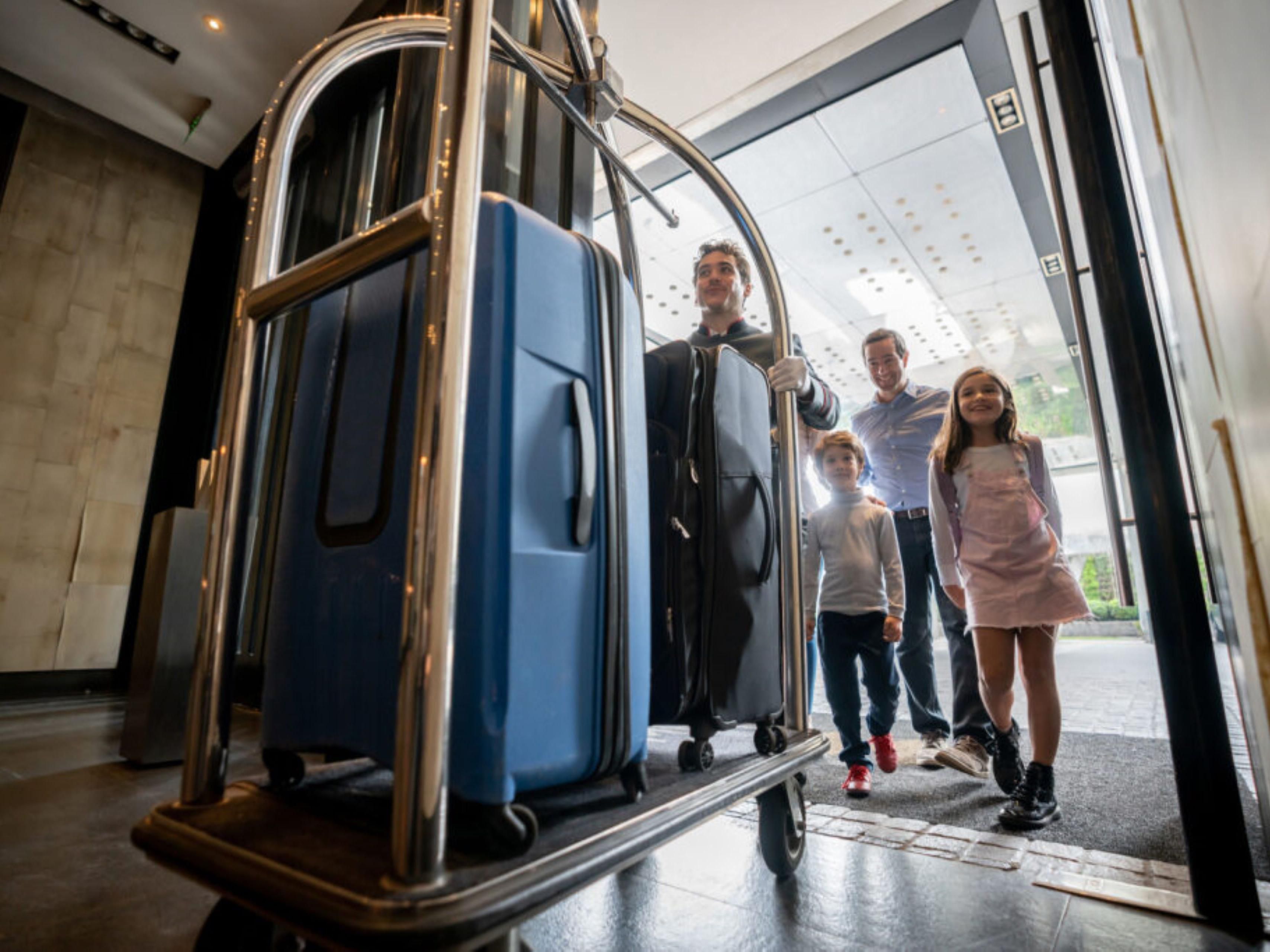 Discover our special weekend rate, available from Thursday to Sunday. Ideal for events, exhibitions, and more, this rate includes a delicious breakfast for 1 or 2 people. Plus, enjoy the convenience of being close to the city's main attractions, such as Expo Guadalajara. Make your weekend an unforgettable experience!