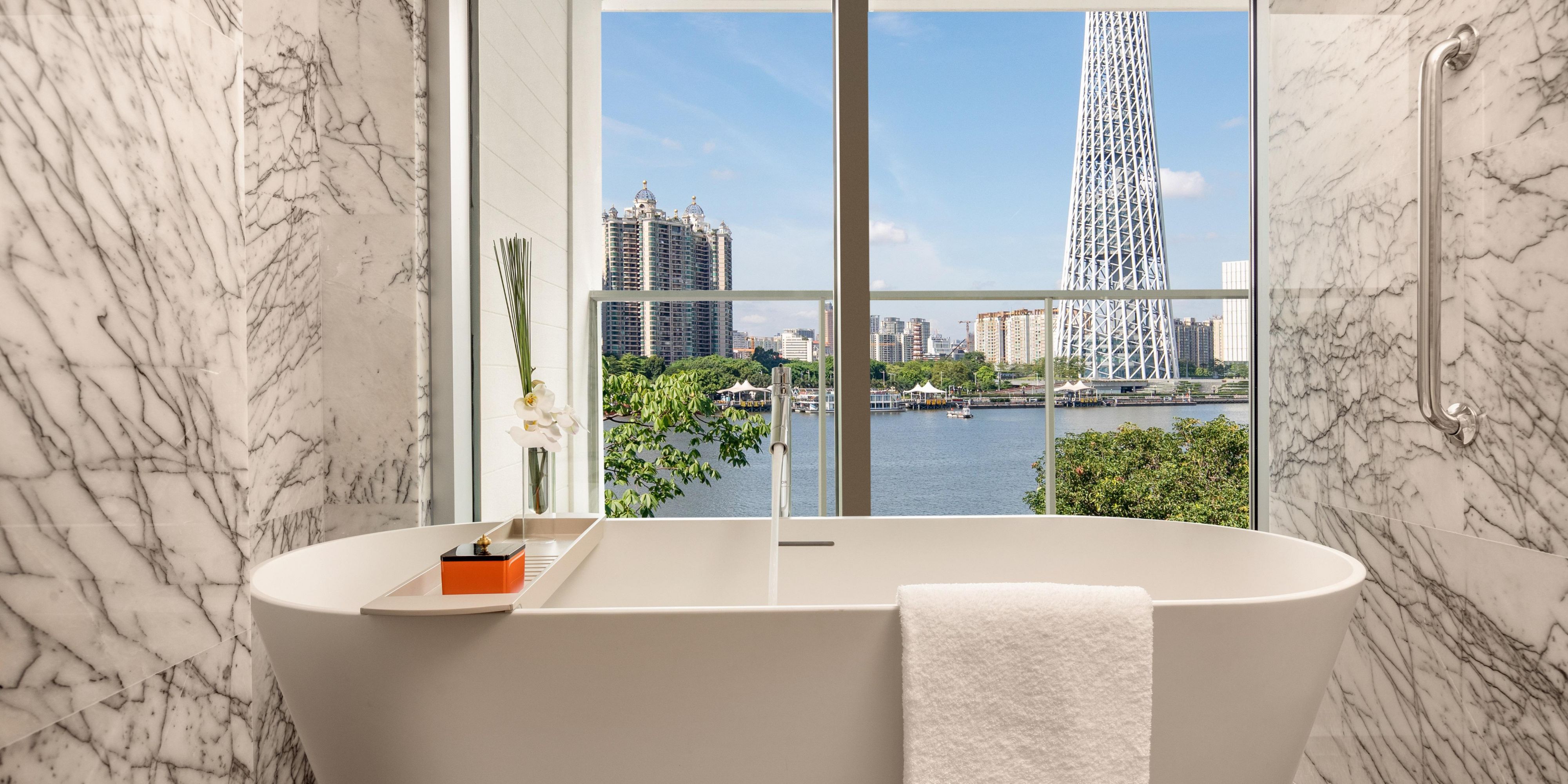 1 King Premium Canton Tower View Balcony Bathtub
