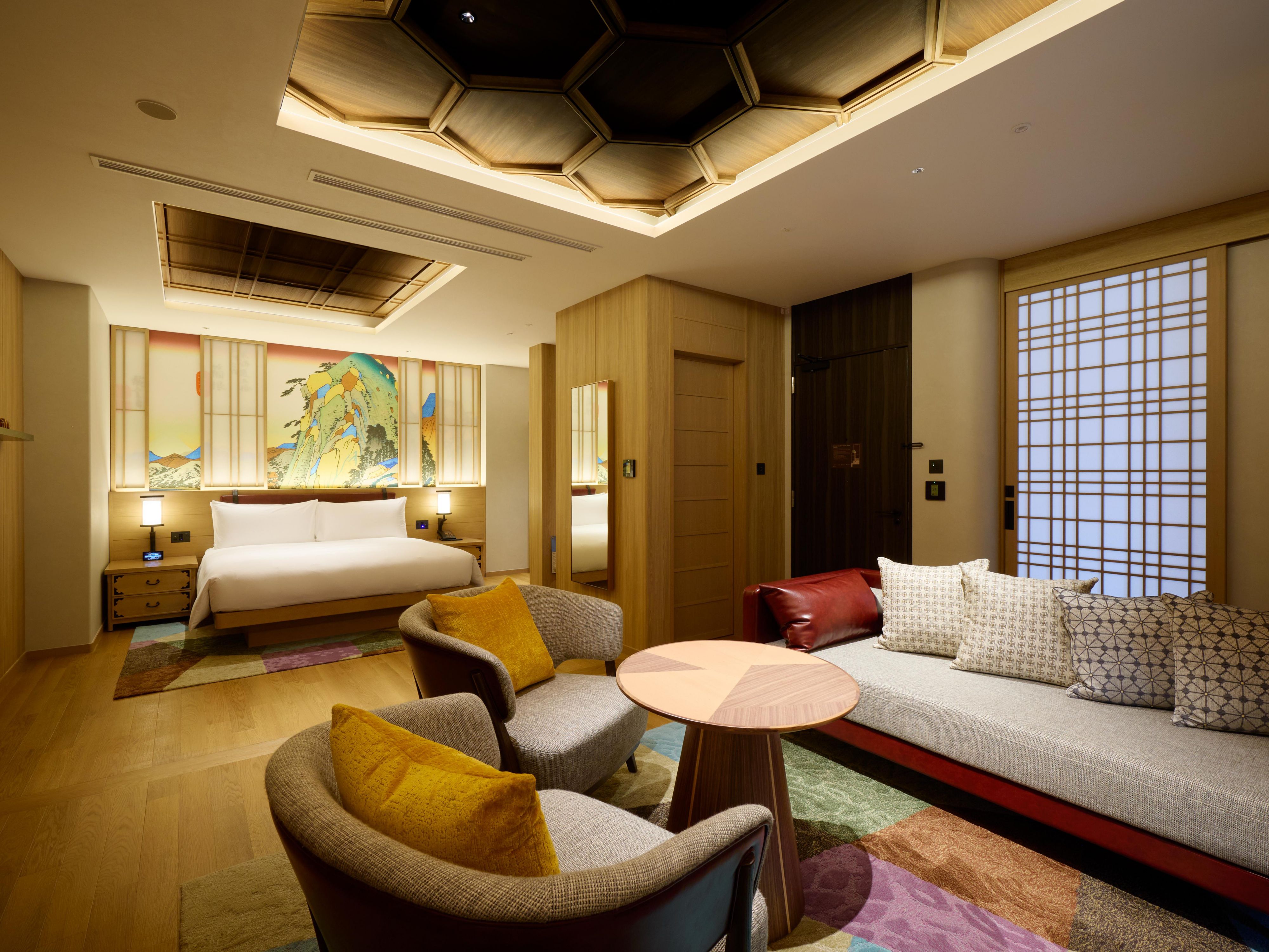 1F Suite room ZEN - King bed & living area