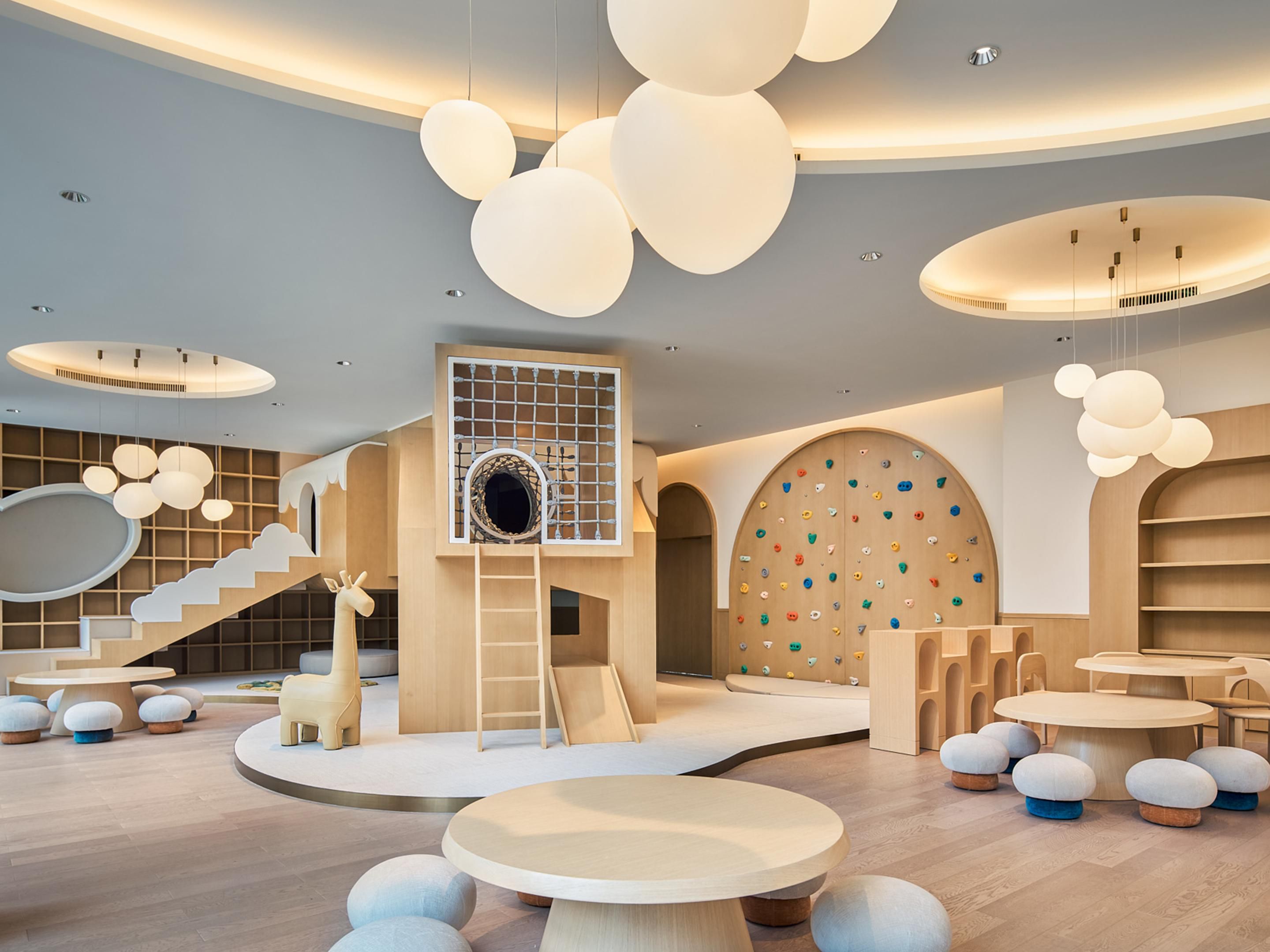 Tianmu Mountain is gradually becoming a destination for family trips, and the surrounding facilities are gradually improving. We believe that more and more families traveling with their children will choose us. Therefore, in combination with the neighborhood characteristics of Tianmu Mountain, we have created indoor and outdoor children's playgroun