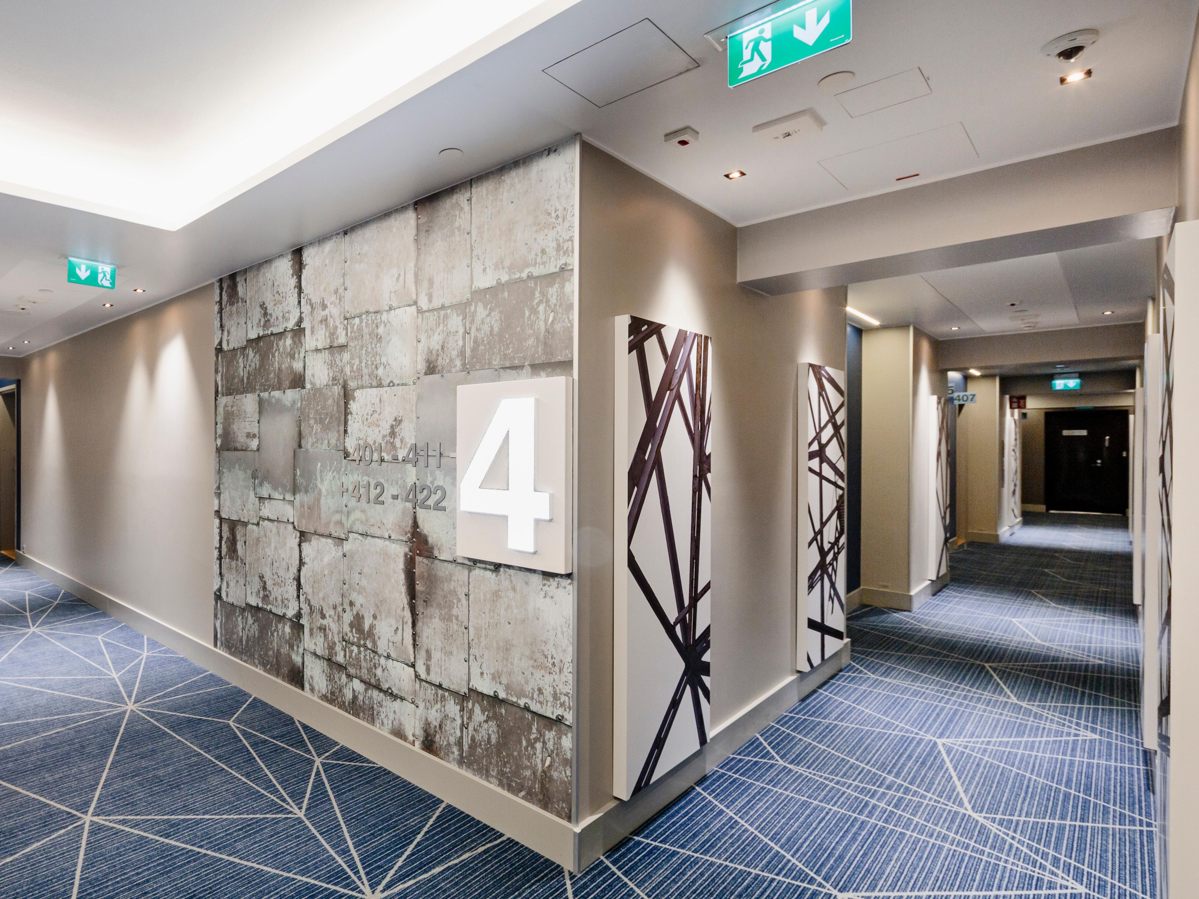 Fourth floor presents blue color and industrial theme