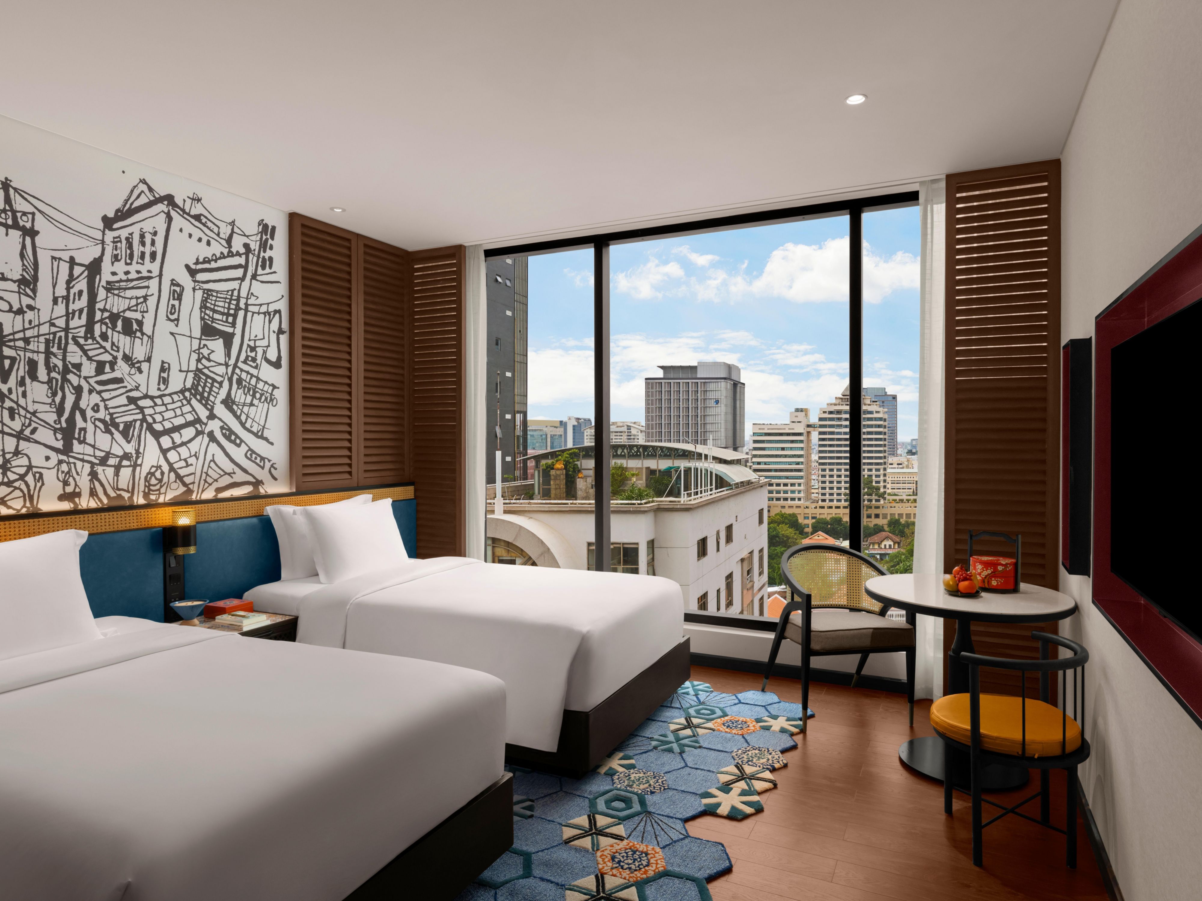 Unwind in twin beds with a stunning backdrop of the city