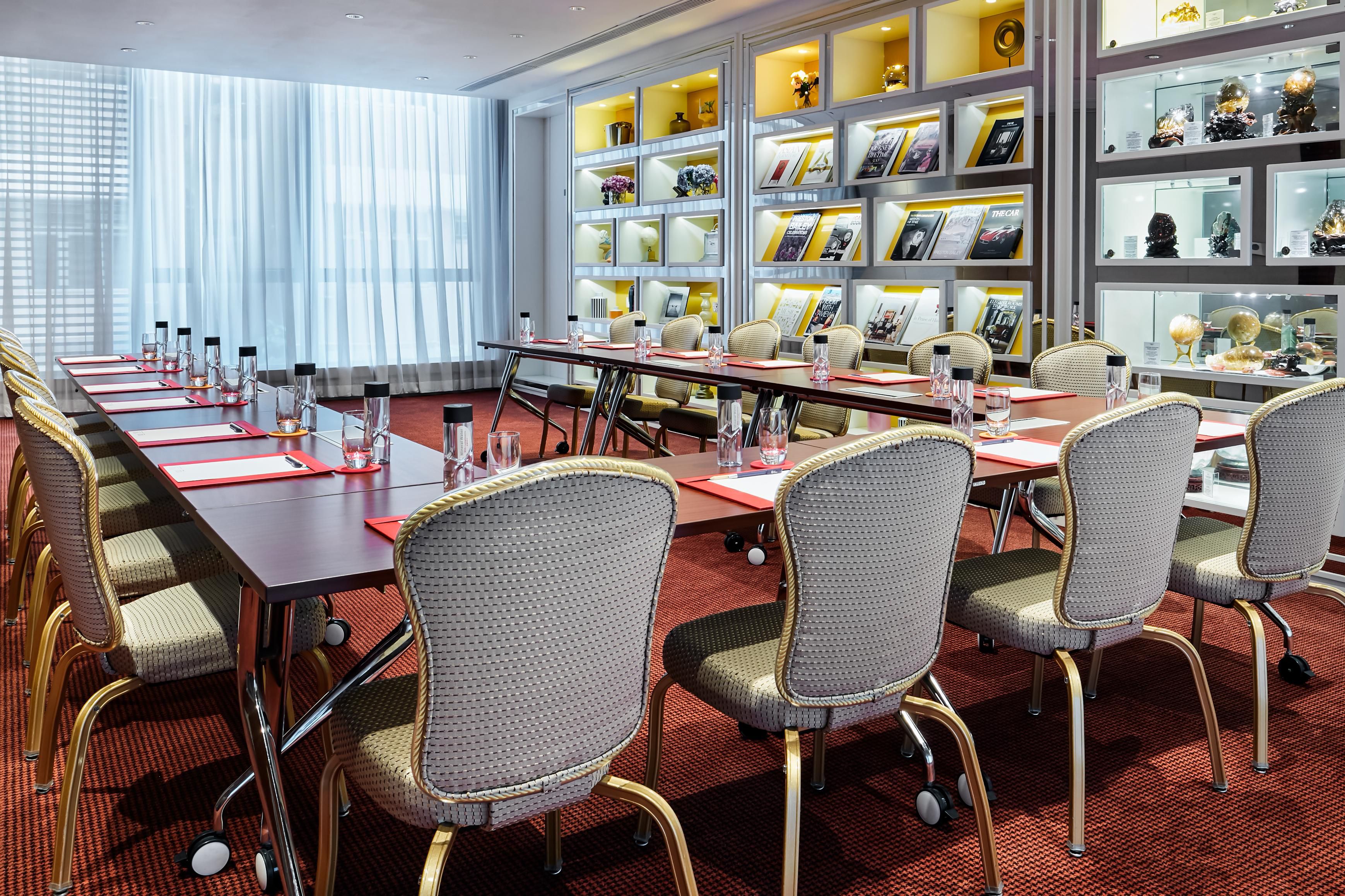 With two individual meetings rooms, able to welcome between 8 to 42 guests, Hotel Indigo is the ideal venue for successful small- to medium-sized social gatherings, business meetings, and corporate events. 