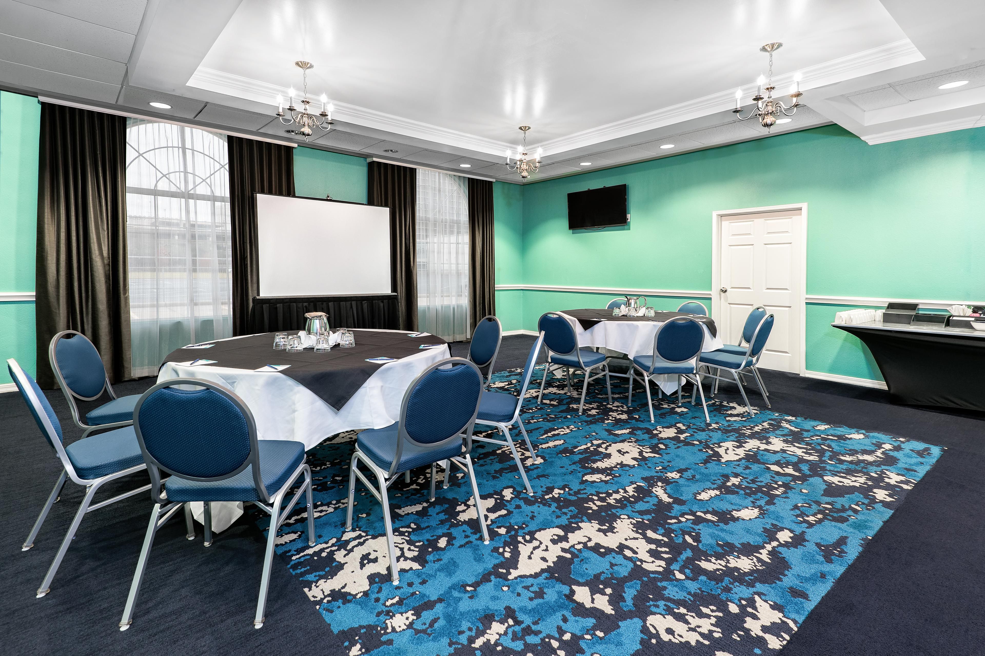 Make it a Hotel Indigo event or meeting. We offer flexible event space across 4 distinctive rooms for meetings, presentations, receptions and more, for 12 to 115 people. Call 713-621-8988 to speak with our Event Specialist to book!