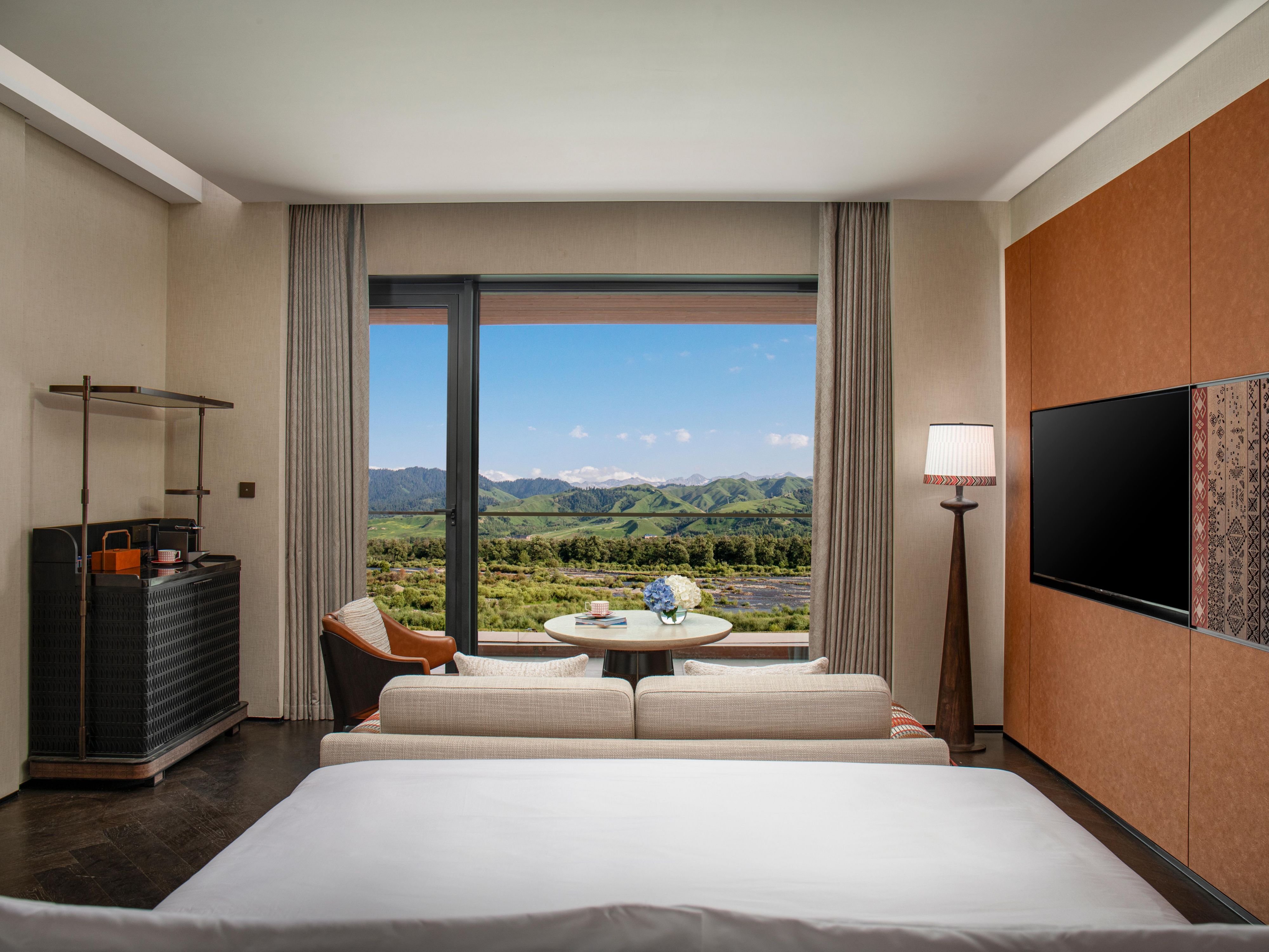 1 King Standard Grassland View
