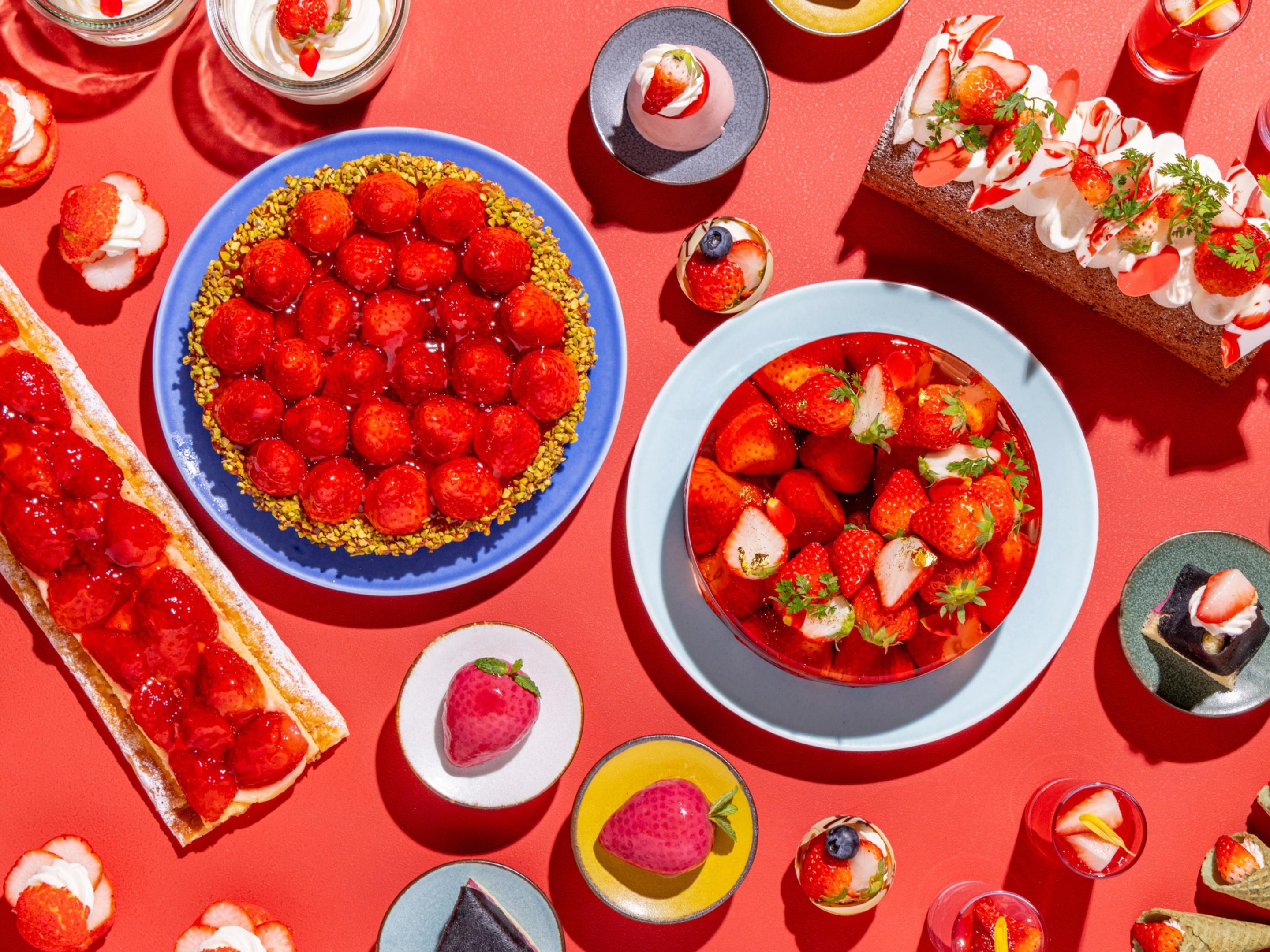 Indulge in a selection of delectable sweets crafted from an abundance of seasonal fruits exclusive to each season.
The fresh, vibrant flavours  and sweetness of these colourful treats will captivate your senses.

11:30-15:00 (Lunch) | 13:30-15:00 (Sweets Buffet only)
4,500 JPY (Sweets Buffet Only) | Lunch Course +1,000 JPY Optional Sweets buffet
