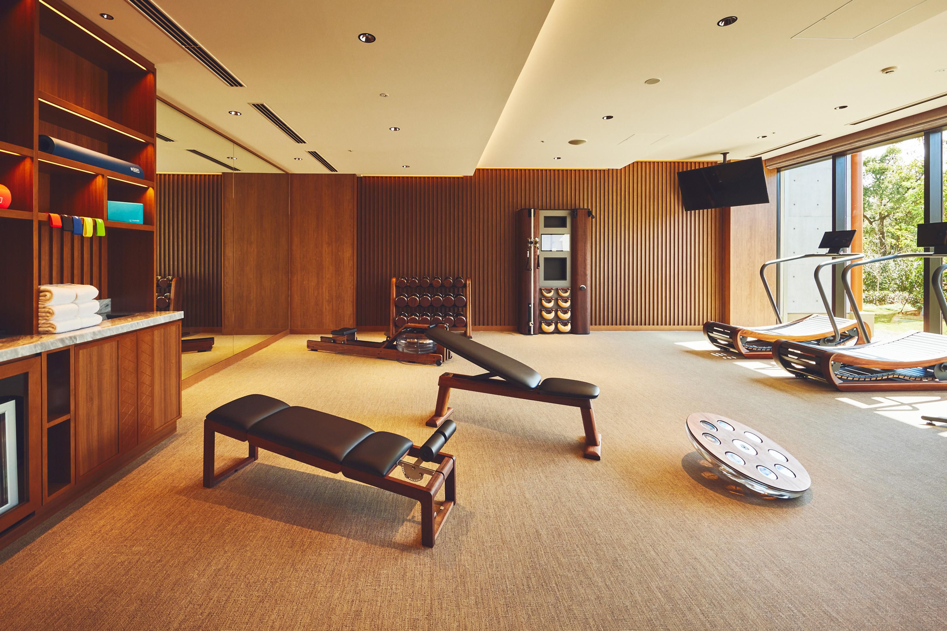 The fitness centre features renewable wood machines carefully selected from US and German forests to minimise environmental impact. Rather than being operated by power, our equipment uses self-propelling and water resistance technology to help you reconnect with your body and nature.