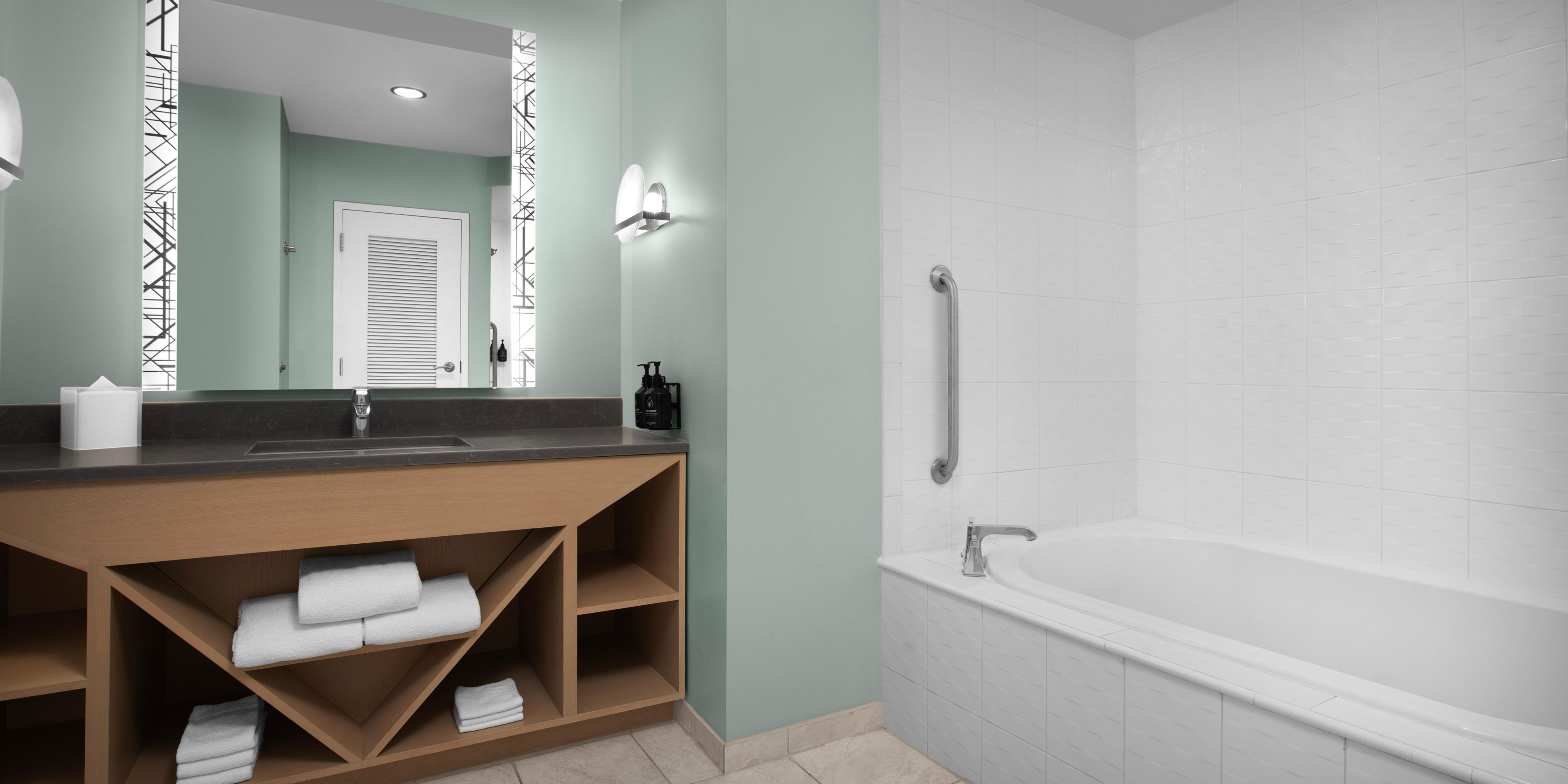 Our hotel in Jacksonville offers spacious suite bathrooms.