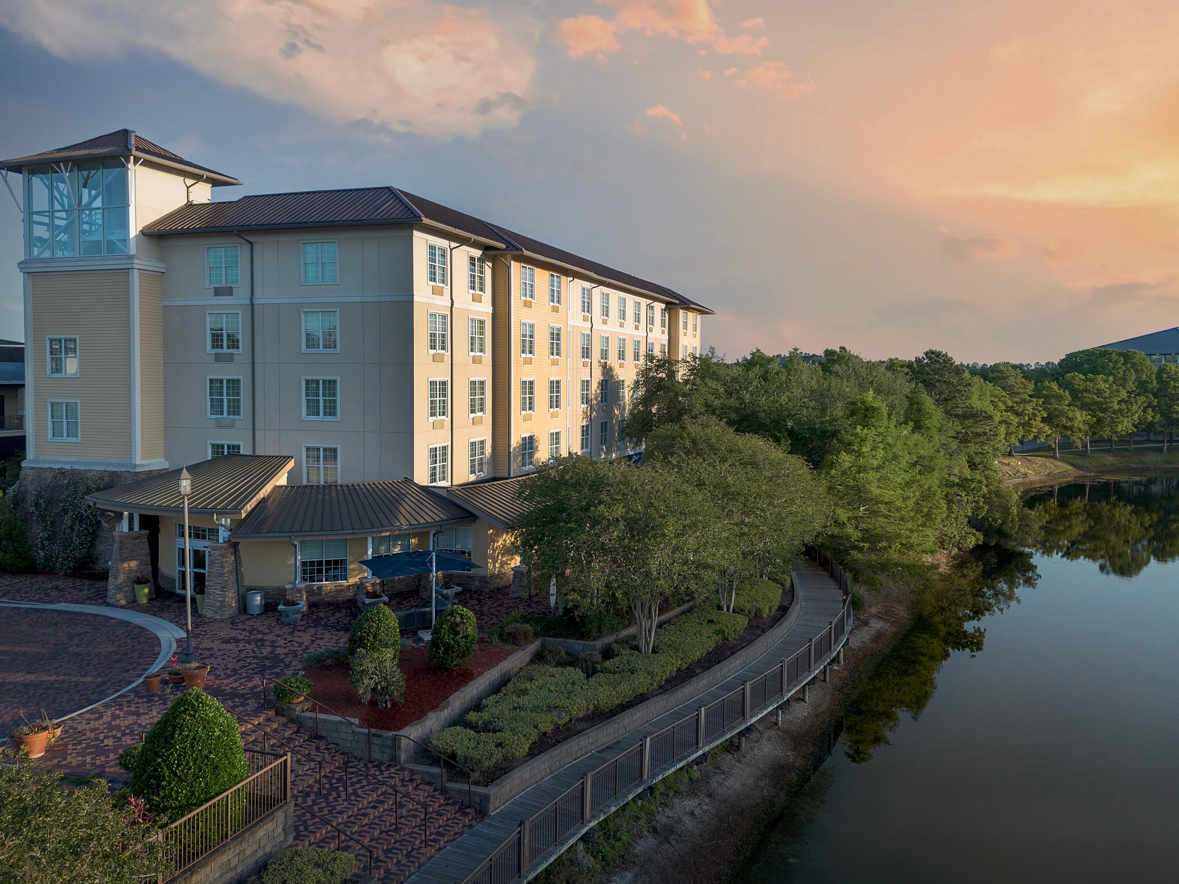 Hotel Indigo Jacksonville-Deerwood Park with scenic Florida views.