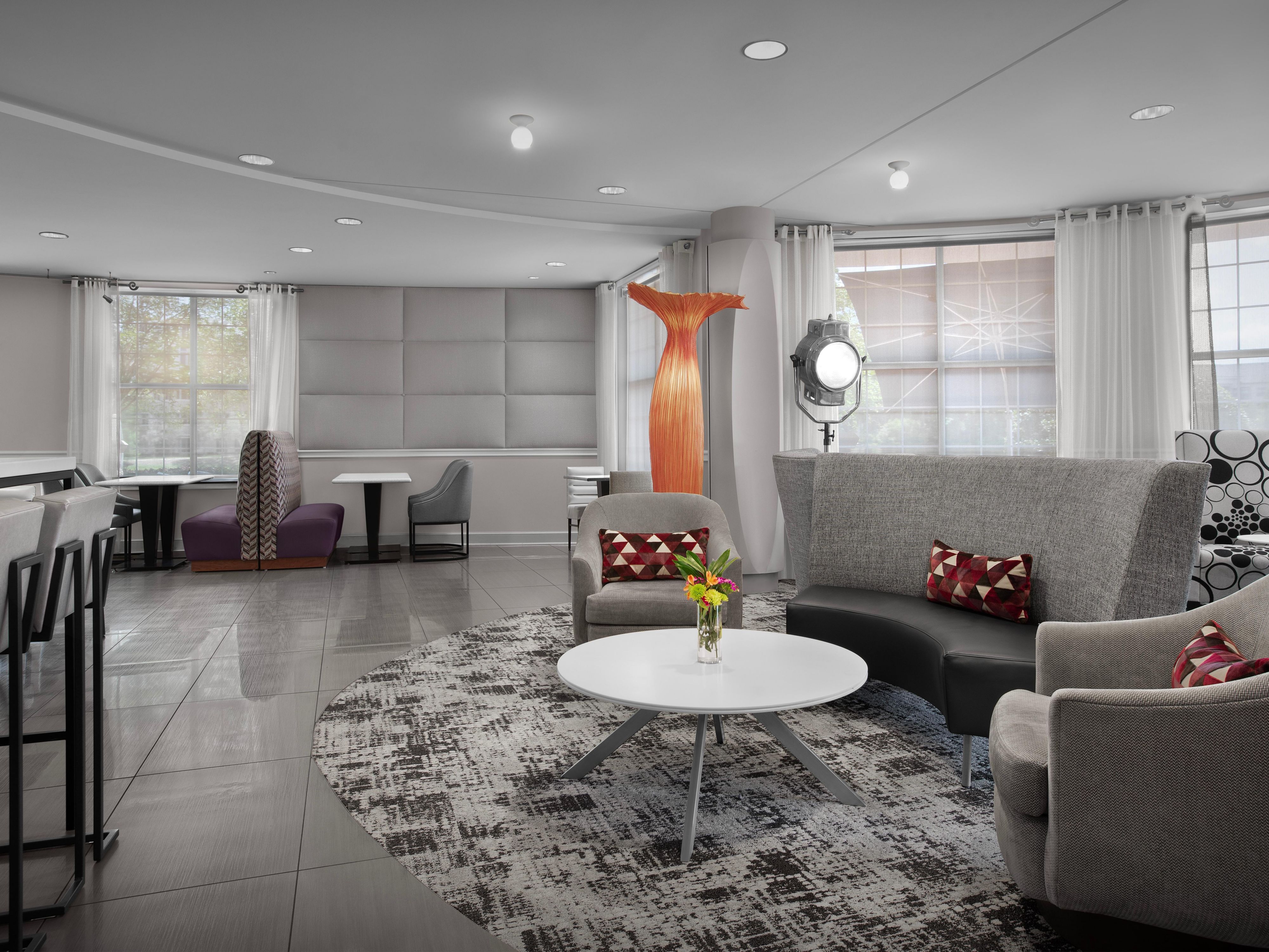 Enjoy our hotel lobby lounge at Hotel Indigo.