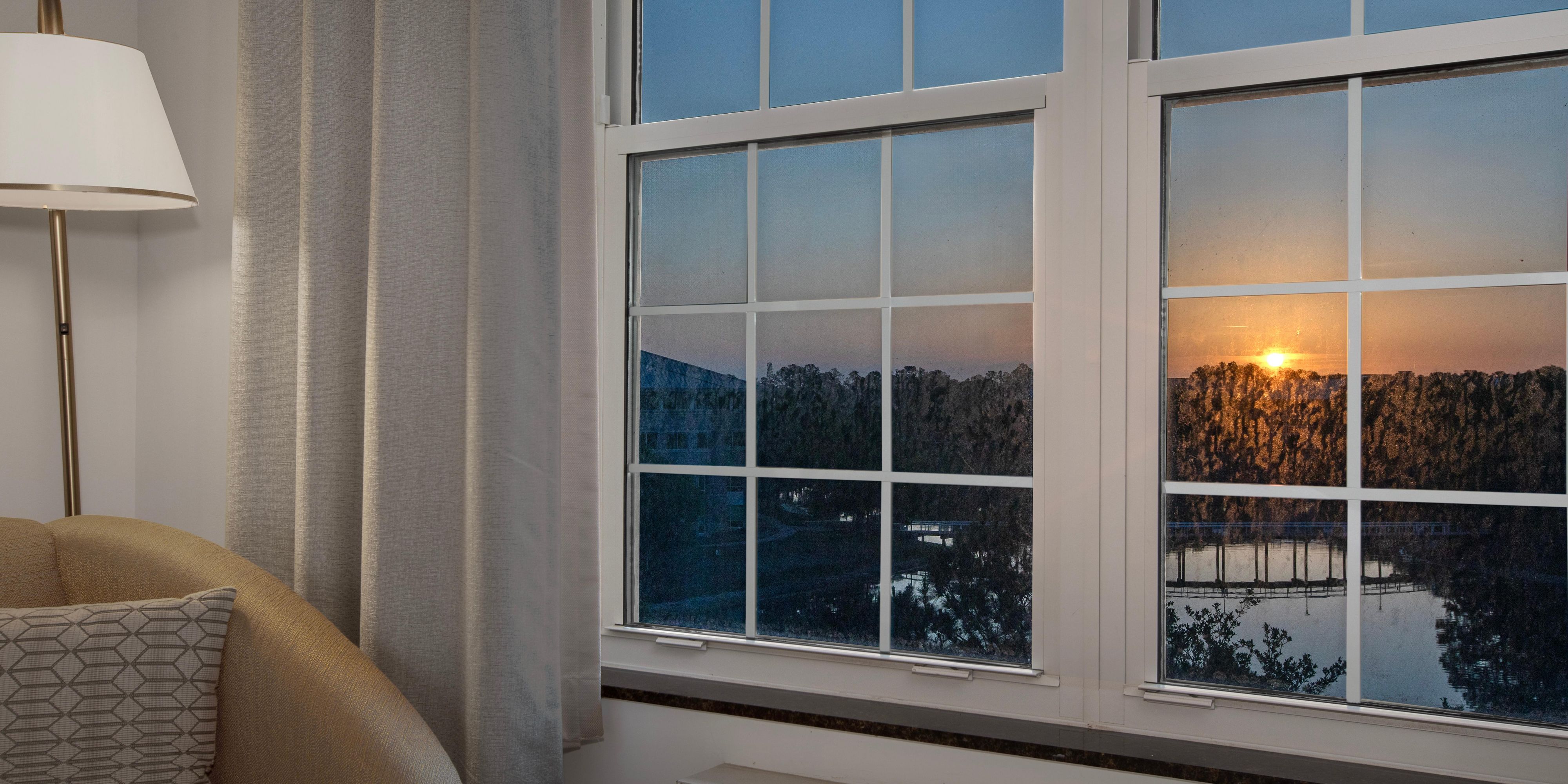 Hotel room with sunset lake views in Jacksonville, FL.