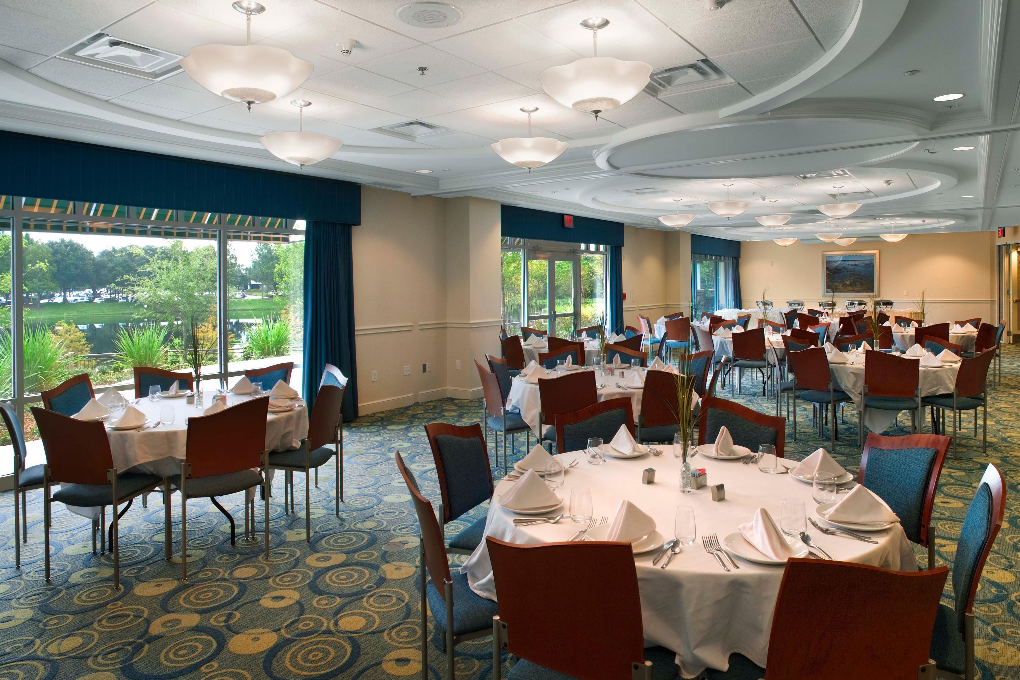Hotel Indigo features over 2,000 square feet of flexible meeting space for private events for business or pleasure. Our meeting spaces offer floor-to-ceiling lake views and access to a pool side, lake front patio for refreshments and cocktail parties. 