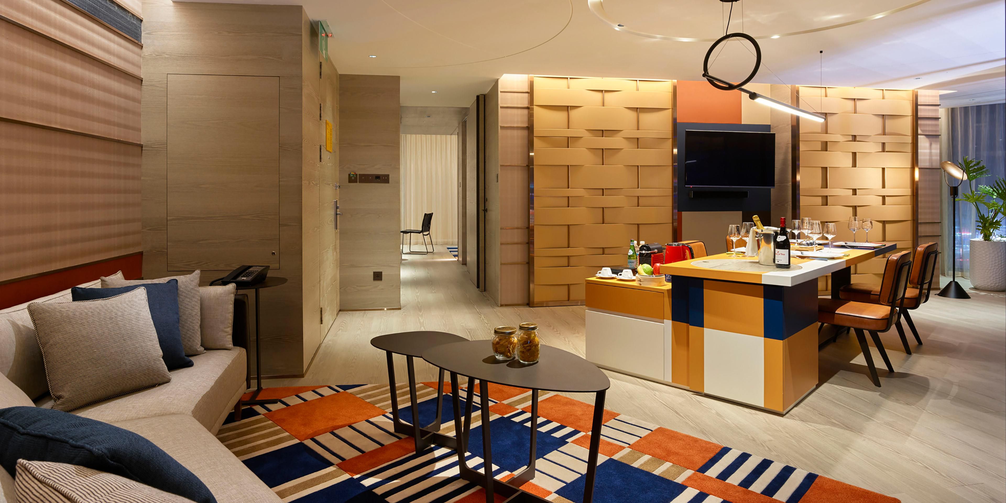 1 King Bedroom Suite Living Dining Park View