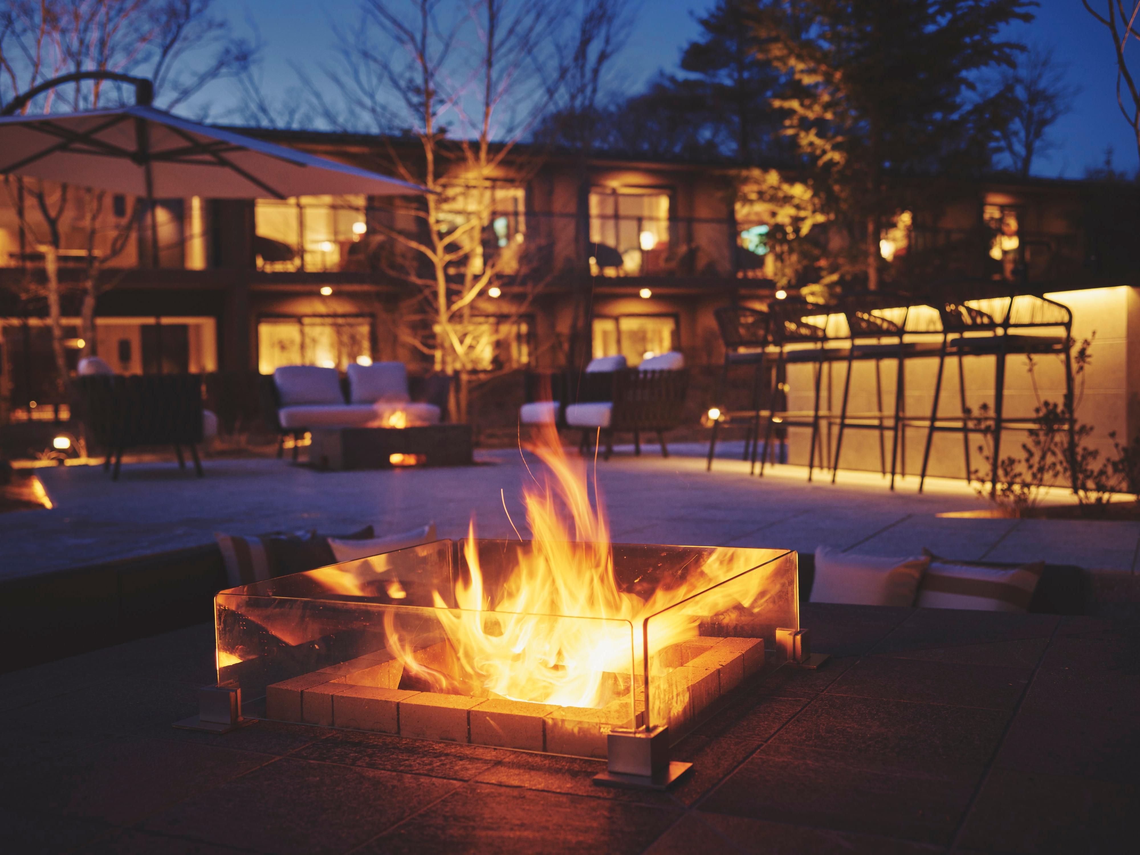 The historical and cultural background and the magnificent nature that changes colorfully with the seasons.
Western missionaries settled here, and the neighbourhood's hospitality blended Eastern and Western cultures, transforming the town into a unique alpine escape.