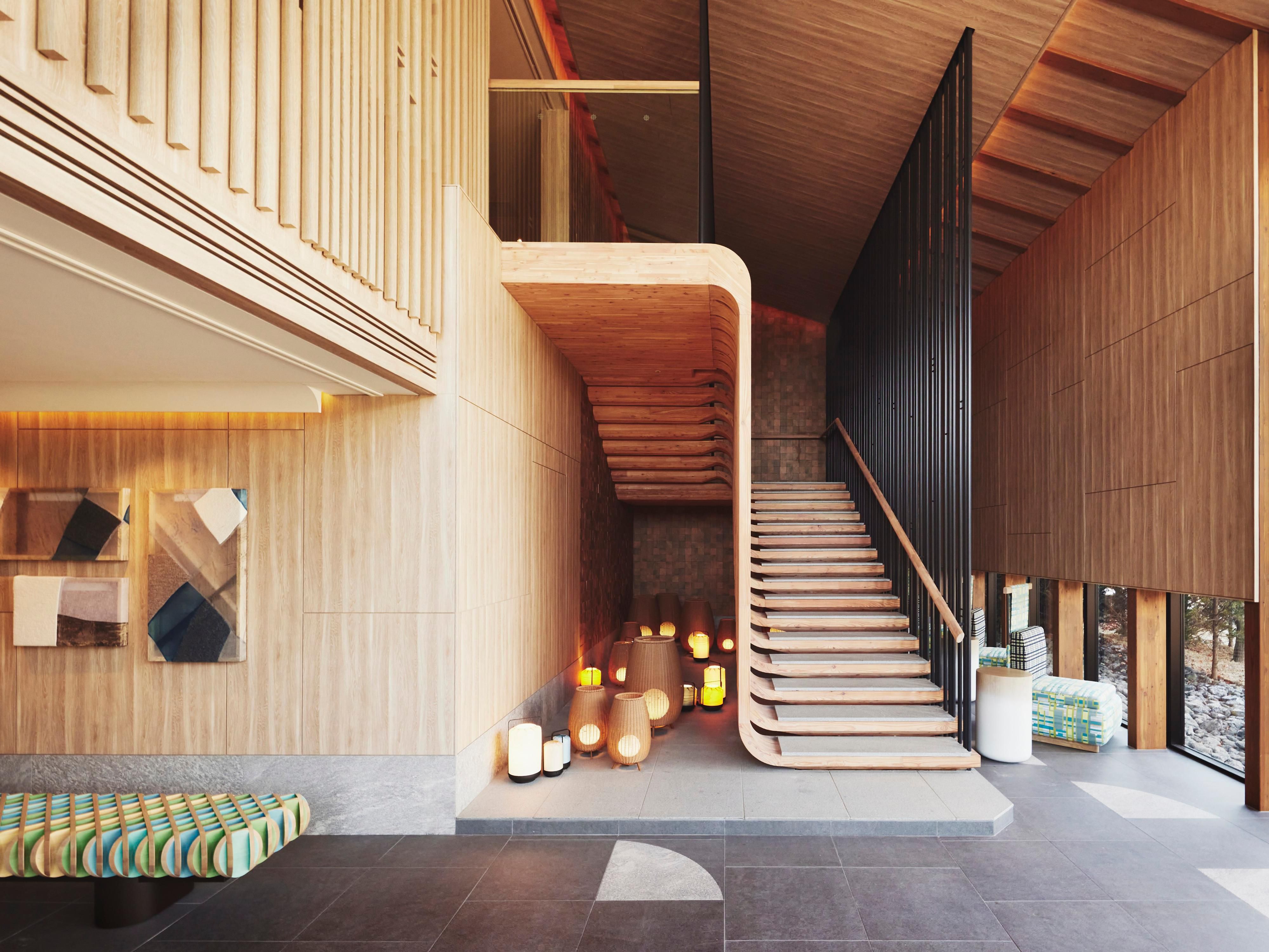 The first floor of the spa building features a large bathhouse with a carbon dioxide open-air bath and sauna, while the second floor is equipped with a Thai lifestyle spa (The Spa by HARNN) and a 24-hour fitness center.