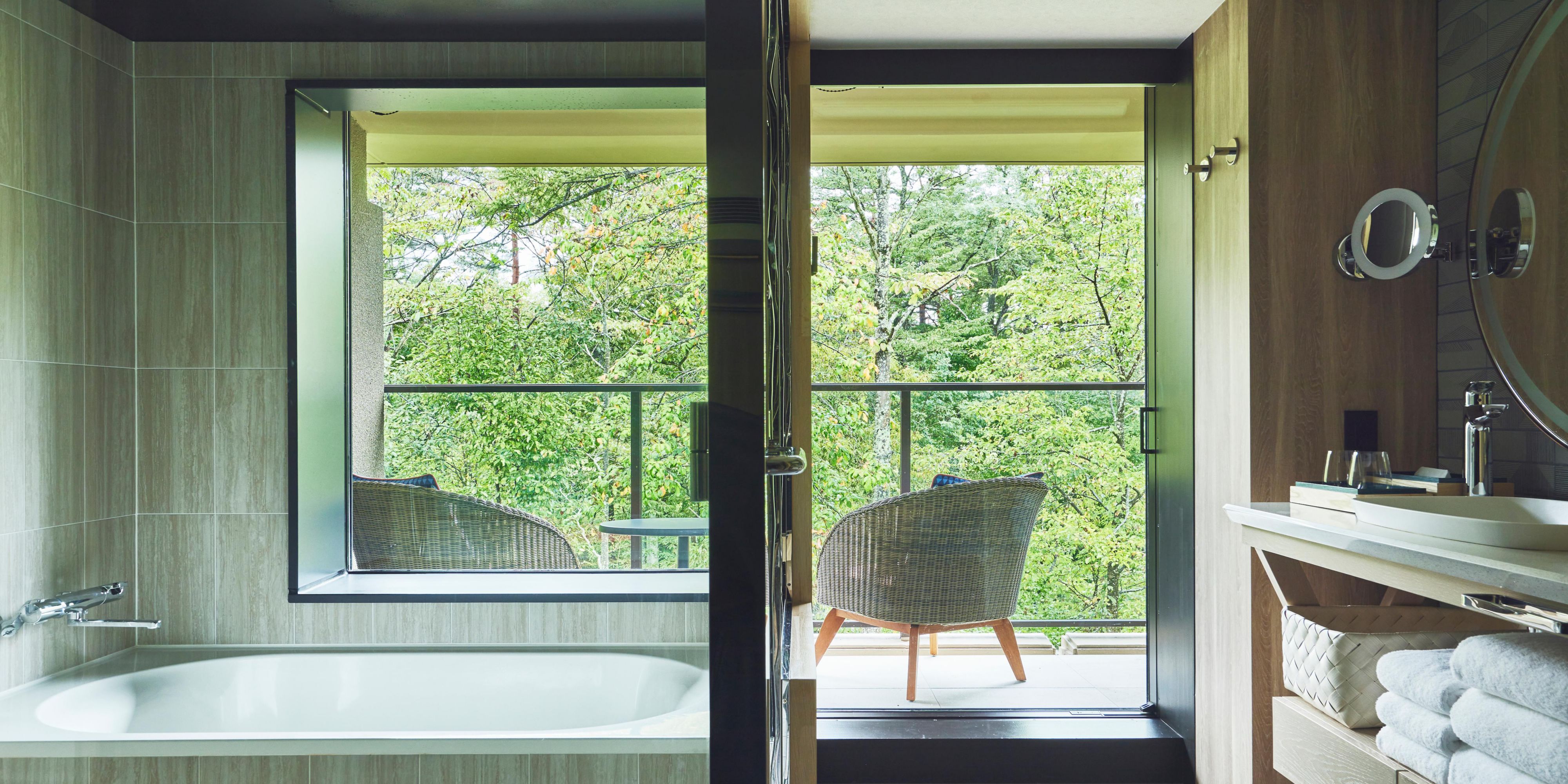 Standard river view with view and bath