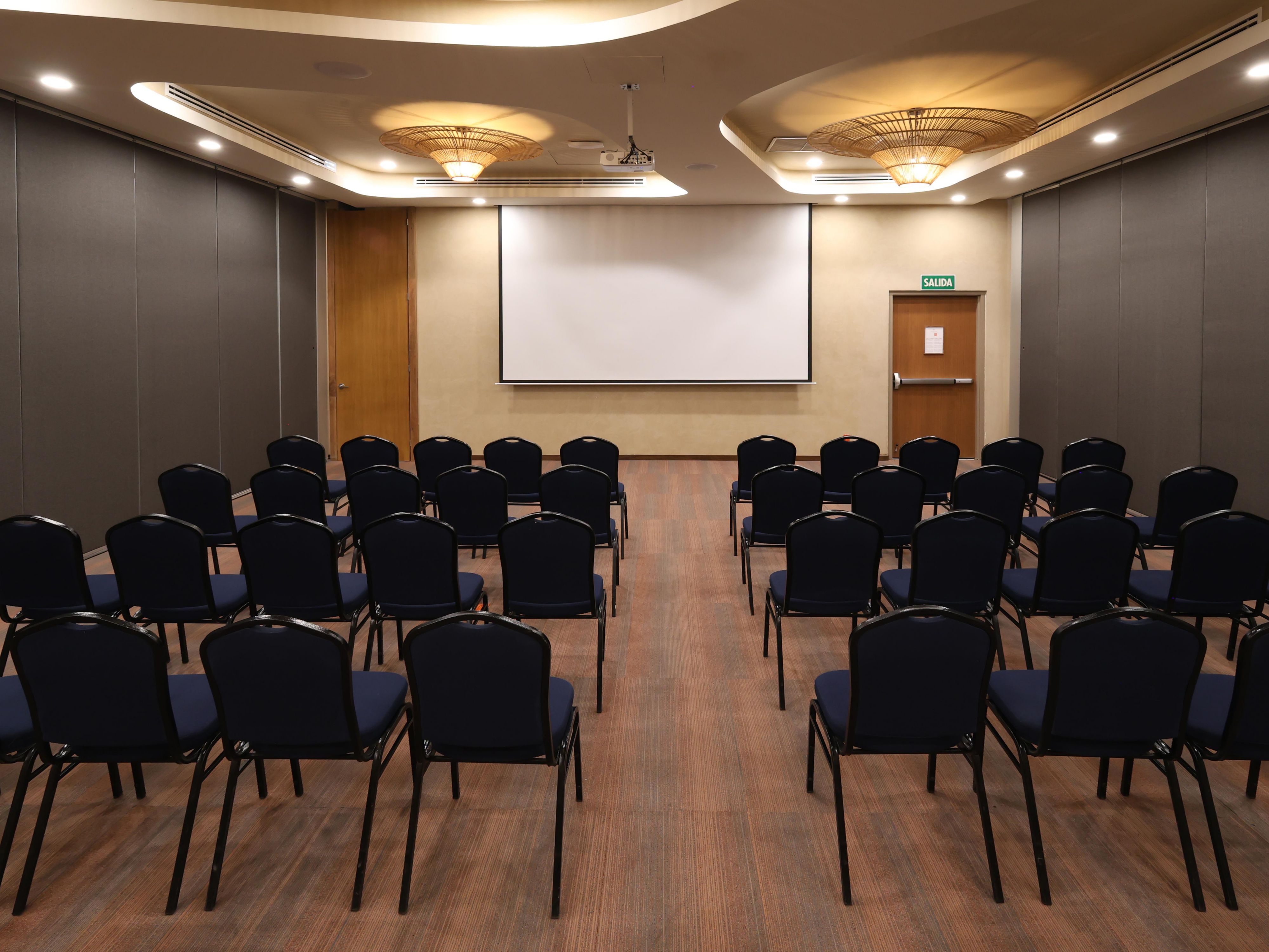 Sala de reuniones en Indigo La Paz Puerta Cortes