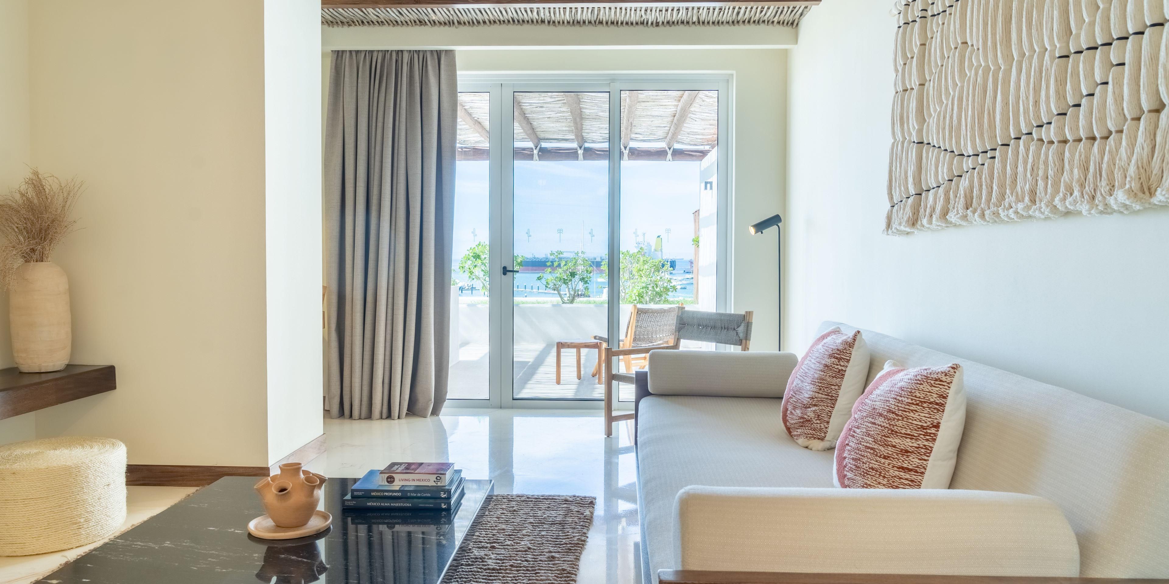 Take advantage of our Suite with sea view. 