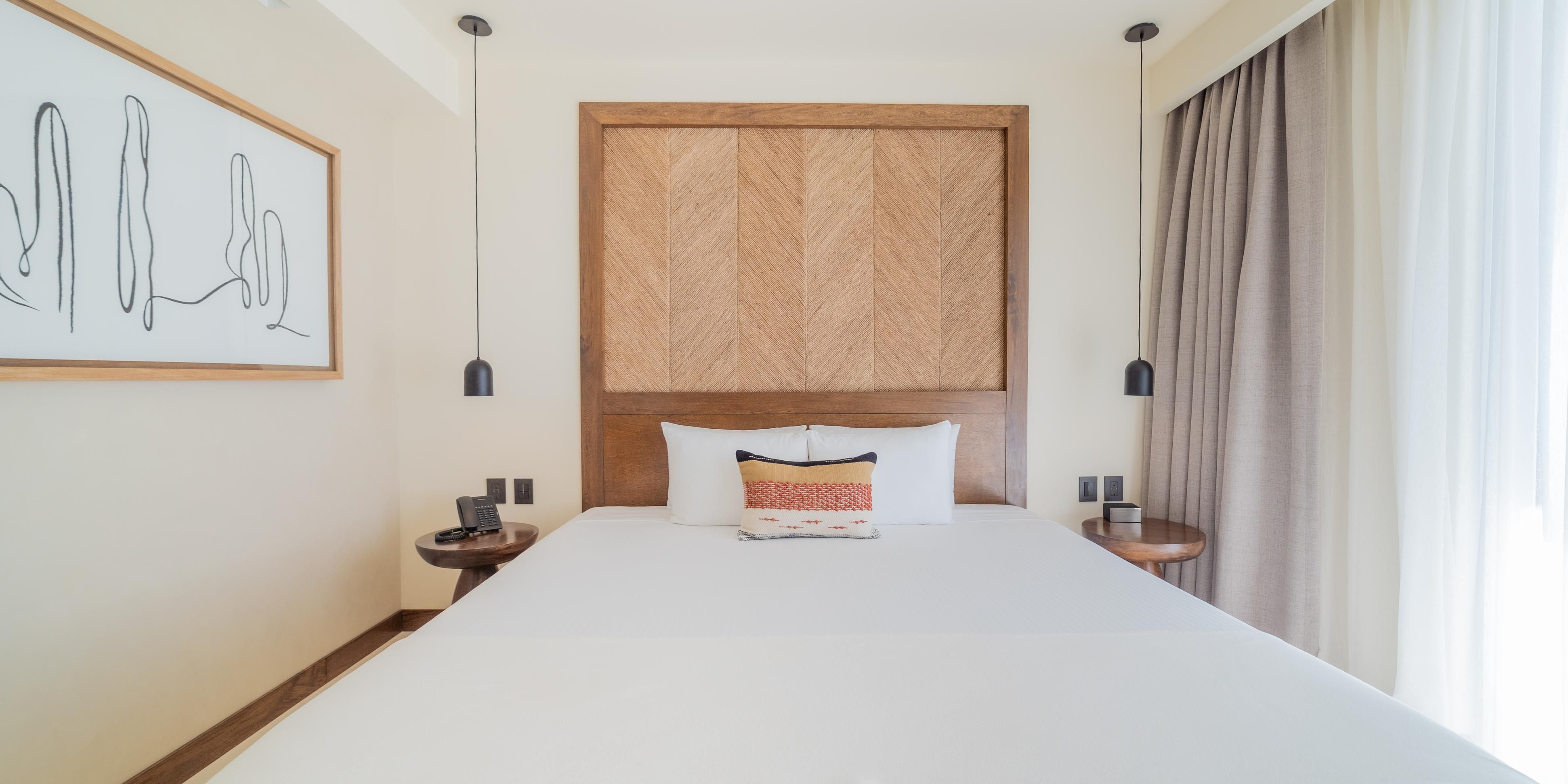 King bed Guest Room with Golf court view