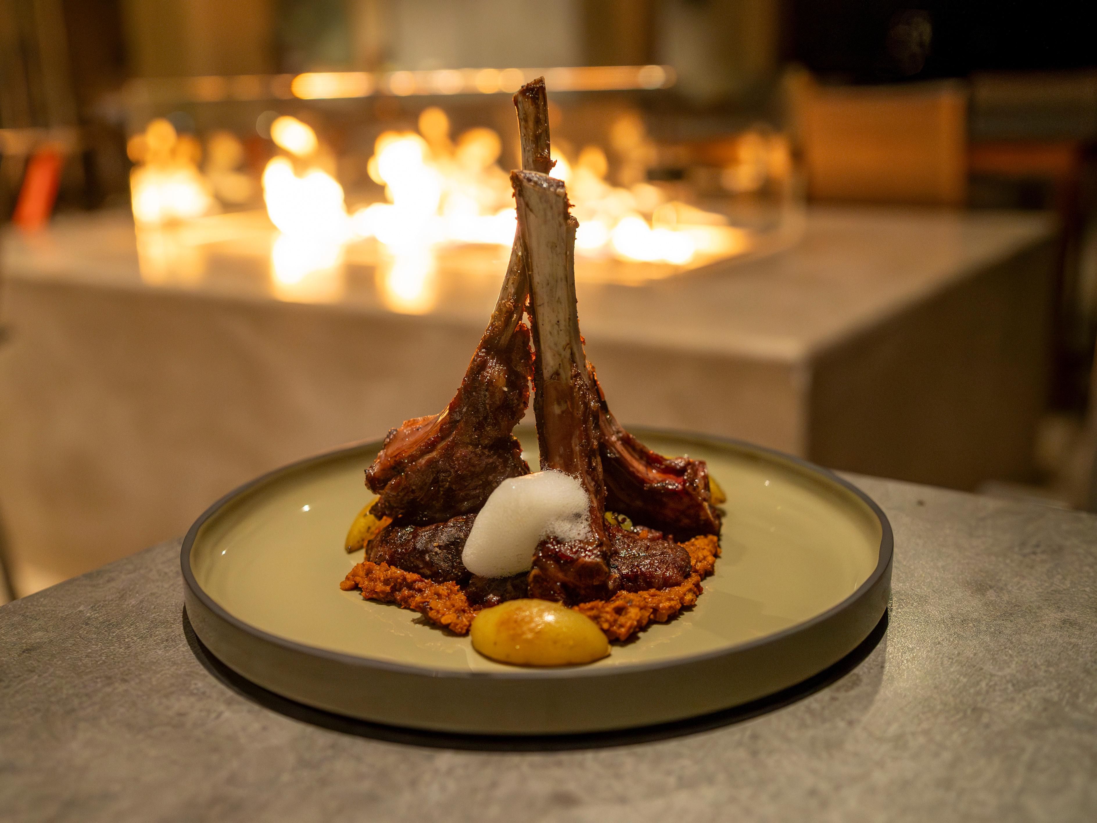 Enjoy creative culinary and dining experiences at our hotel’s two restaurants. Cardon, situated atop the golf course, offers Mexican and global flavors with stunning views of the Bay of La Paz. Barco restaurant, located within the hotel, serves international delights all day, from 7:00 AM to 10:00 PM.