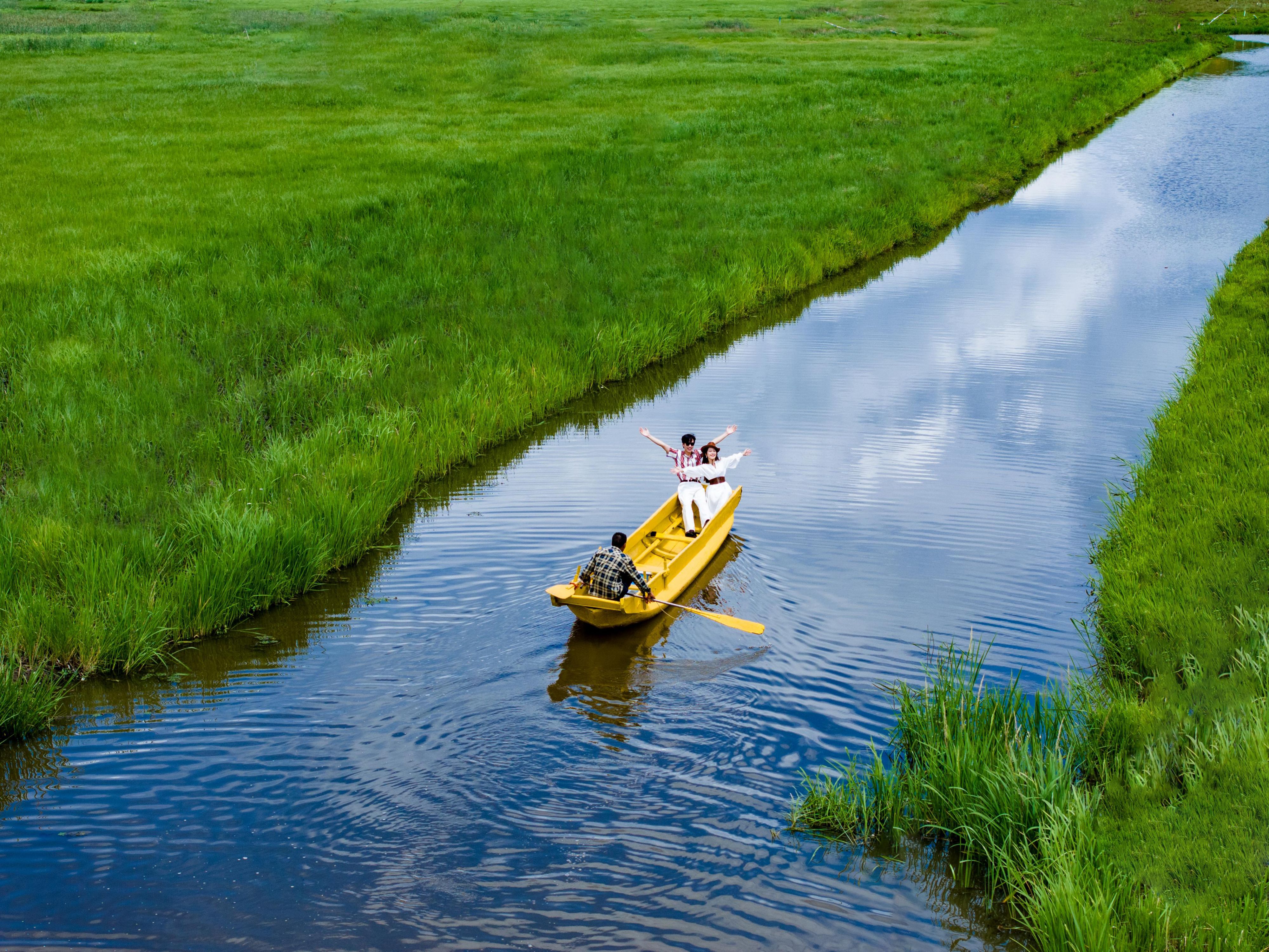 Lugu Lake Caohai is an important part of Lugu Lake and a national key protected plateau ecological wetland. It is covered with a large number of aquatic plants such as reeds.