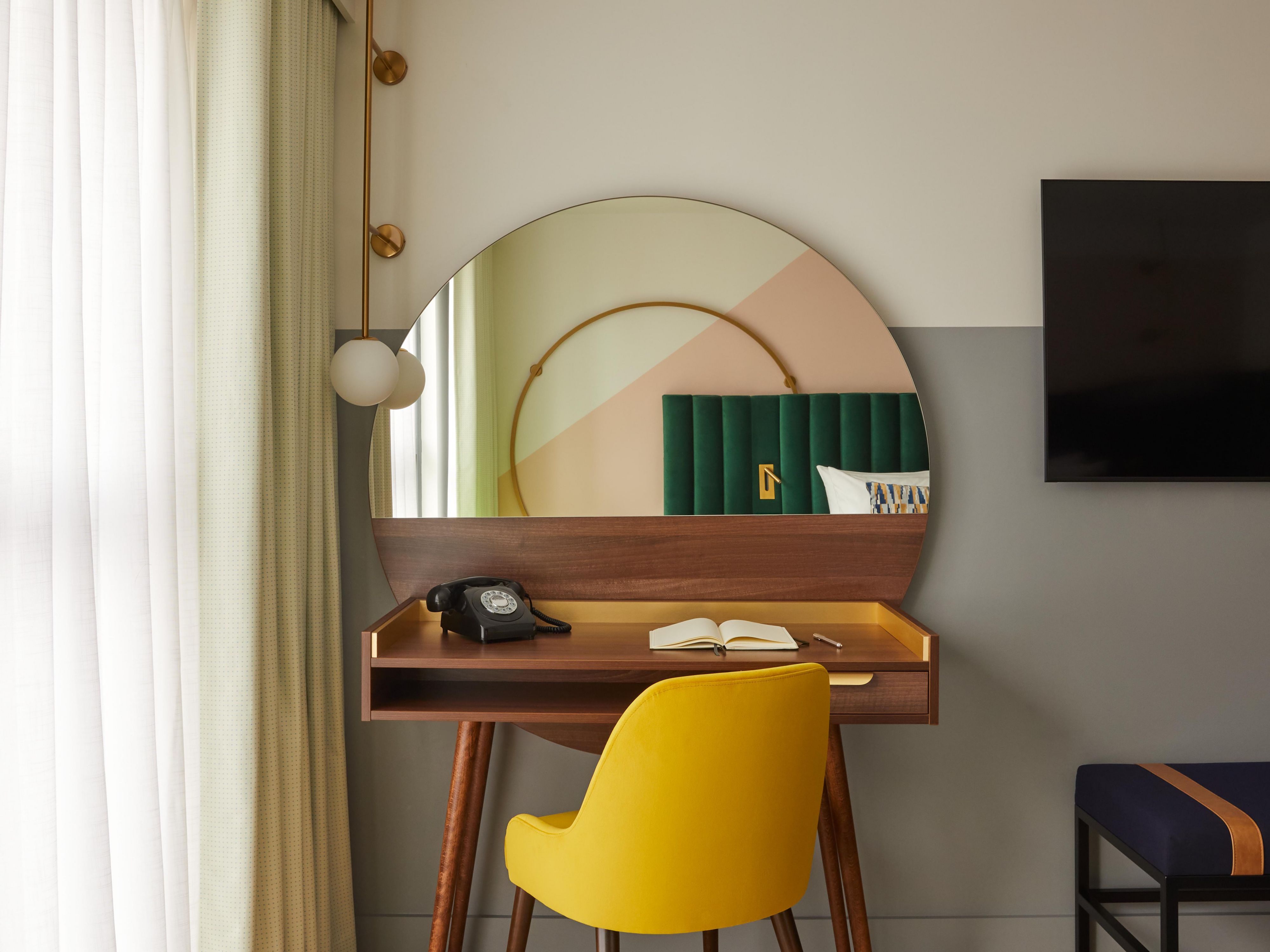 Stylish and sleek Goldsmith room desk and chair