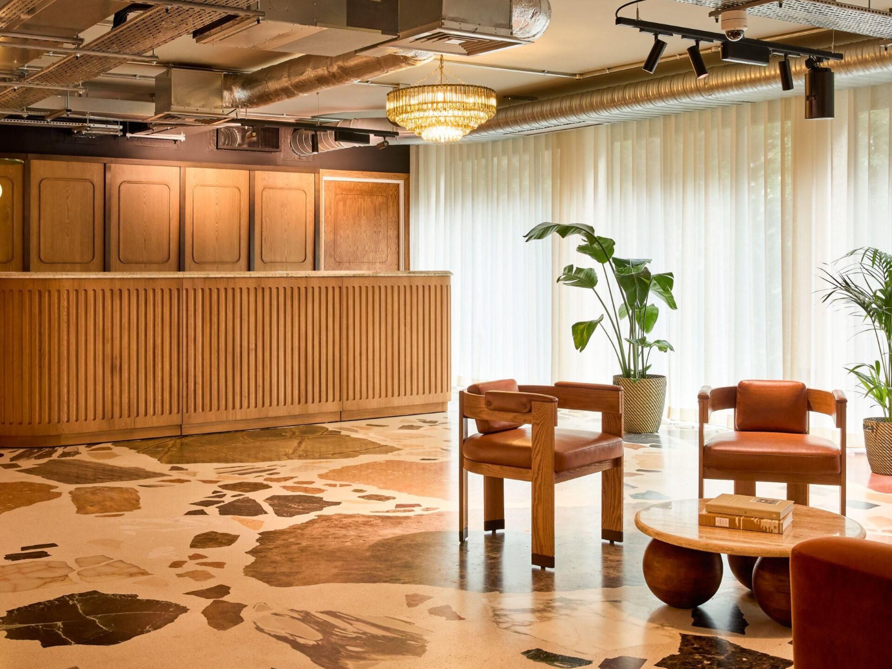 Hotel Indigo K West Front Desk 