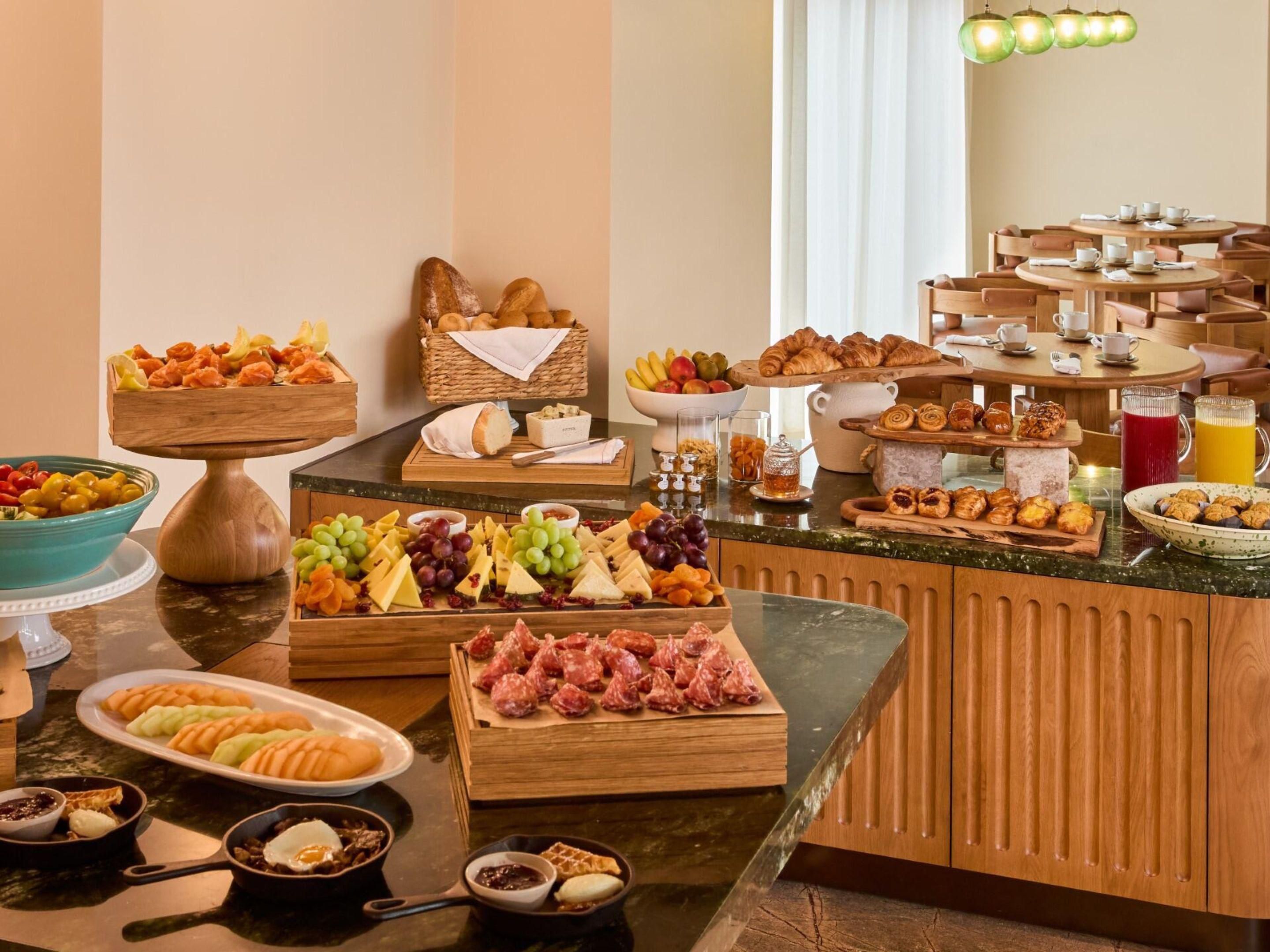 Hotel Indigo K West Breakfast Bar